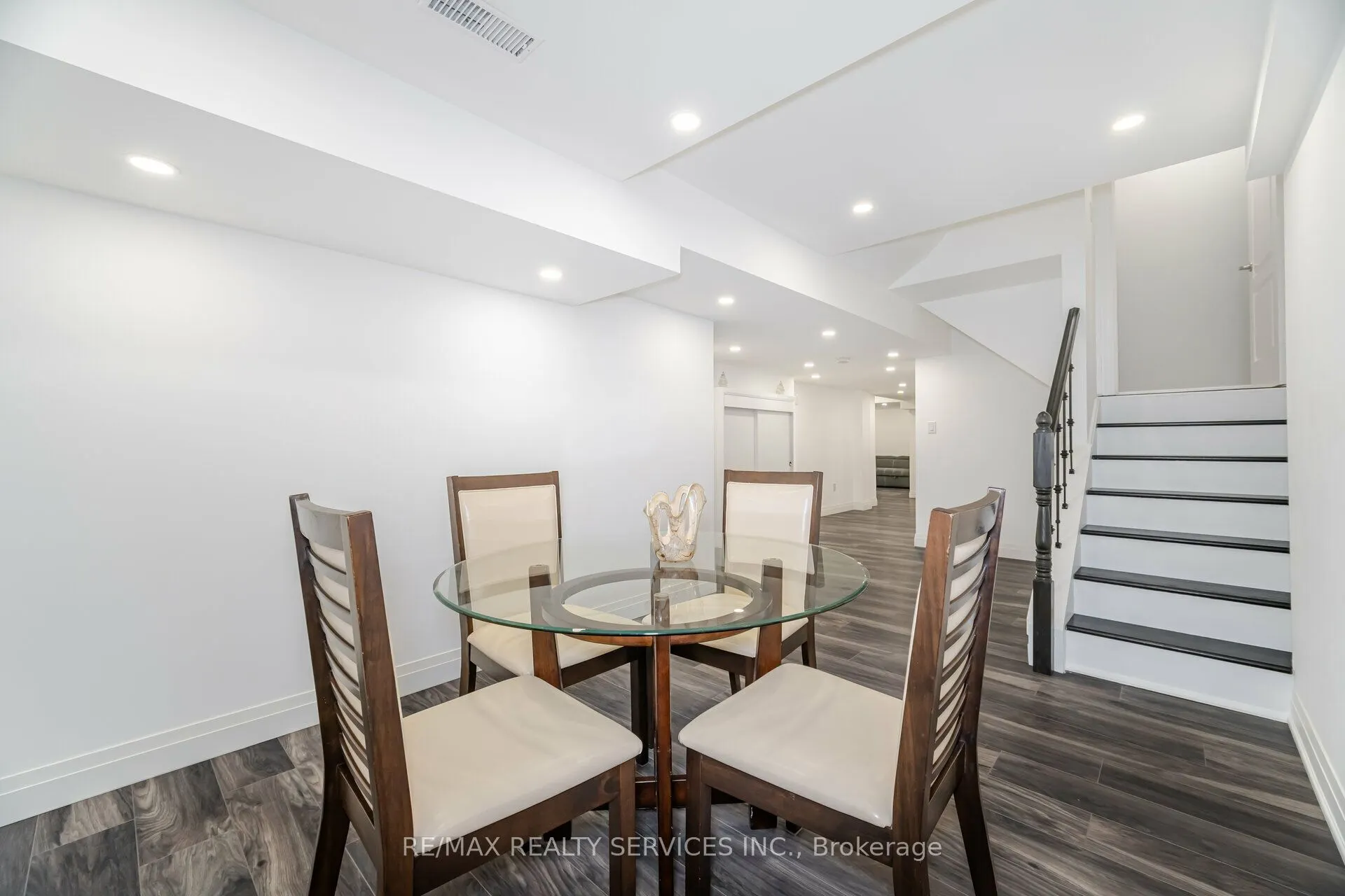 1317 Weller Cross