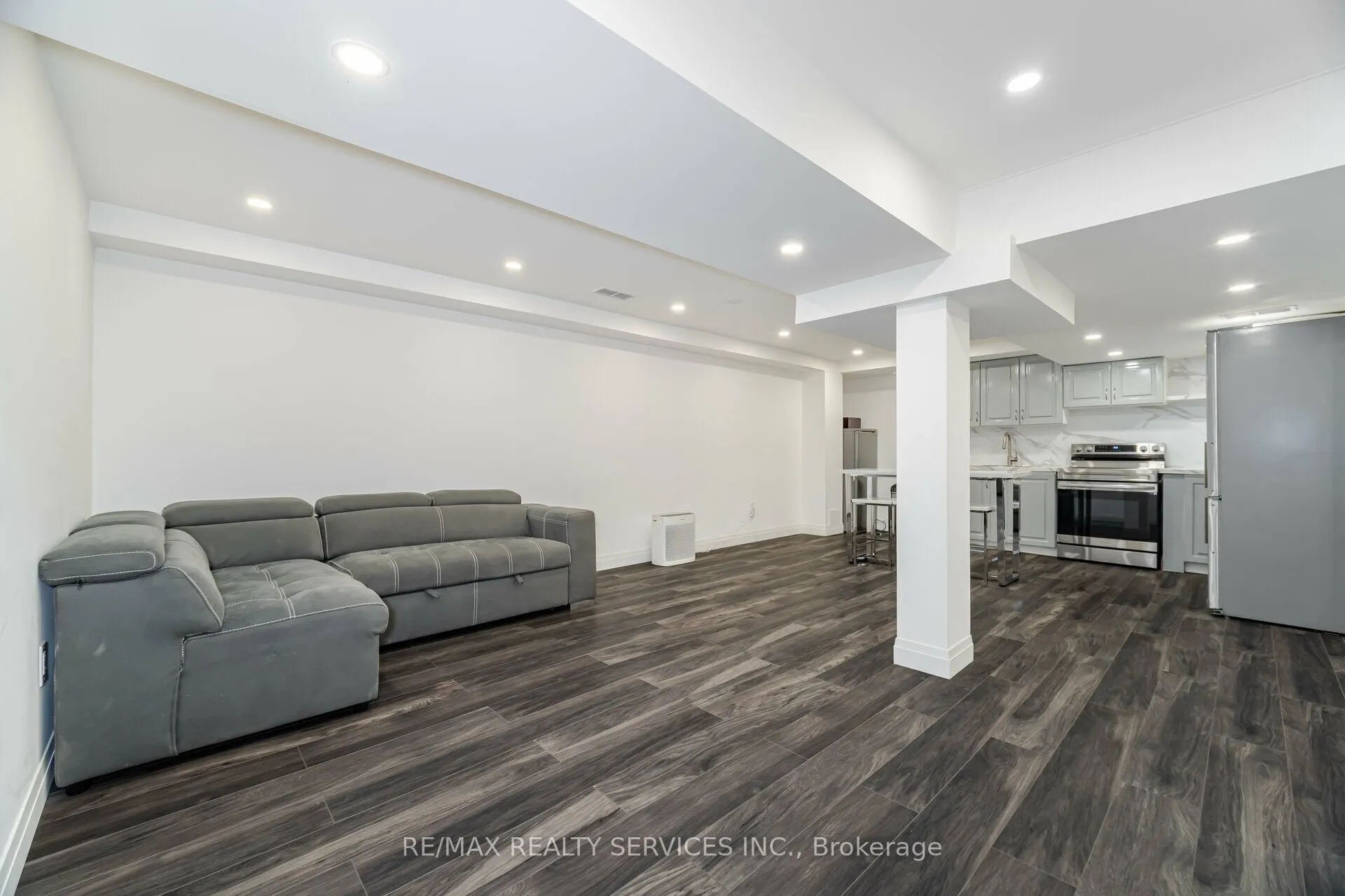 1317 Weller Cross