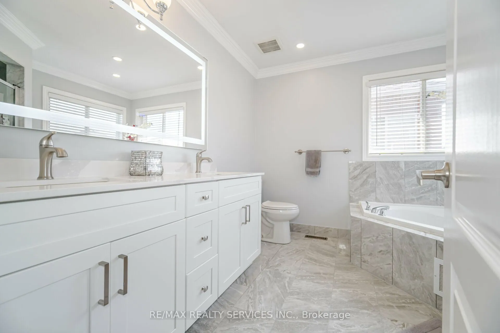 1317 Weller Cross