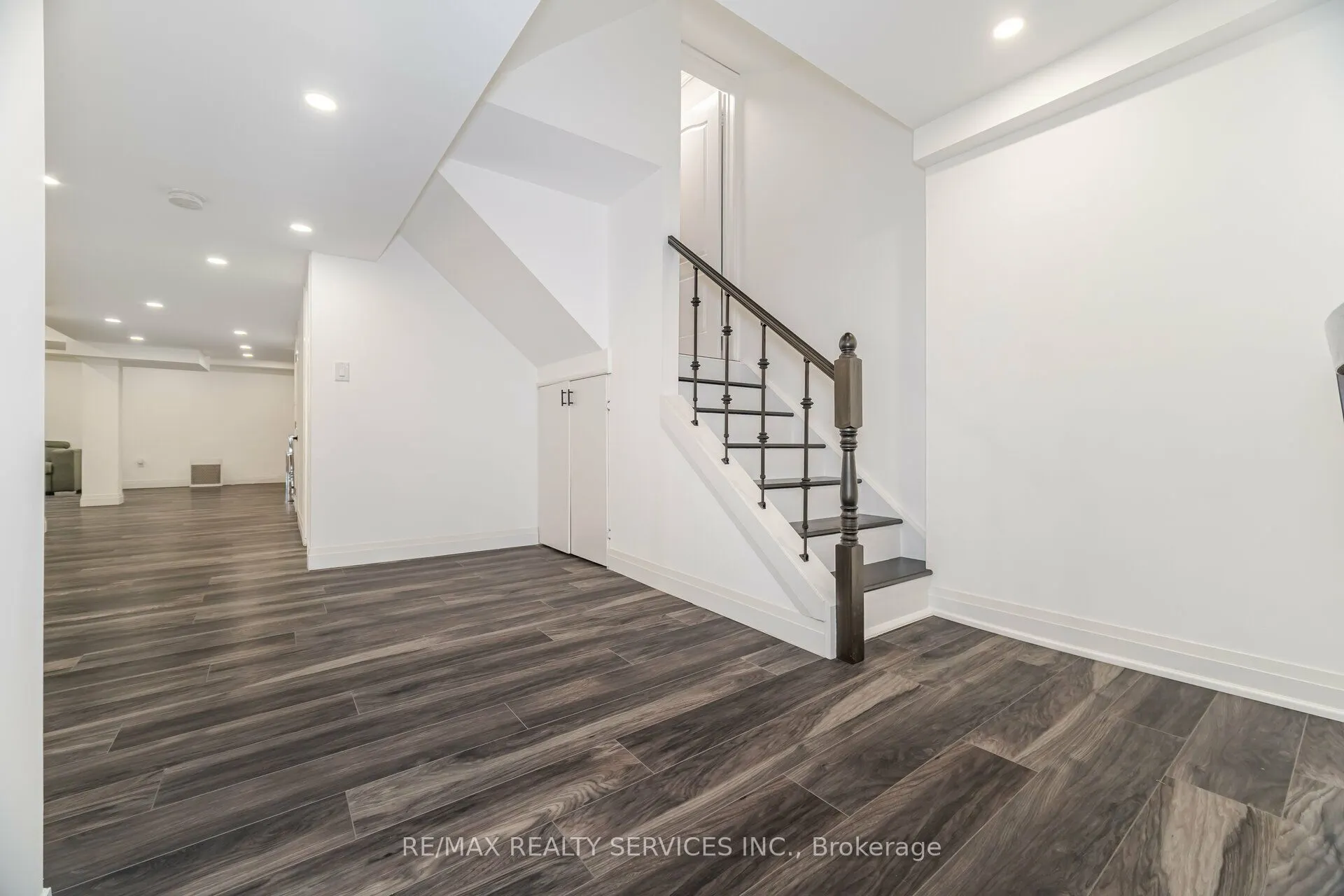 1317 Weller Cross