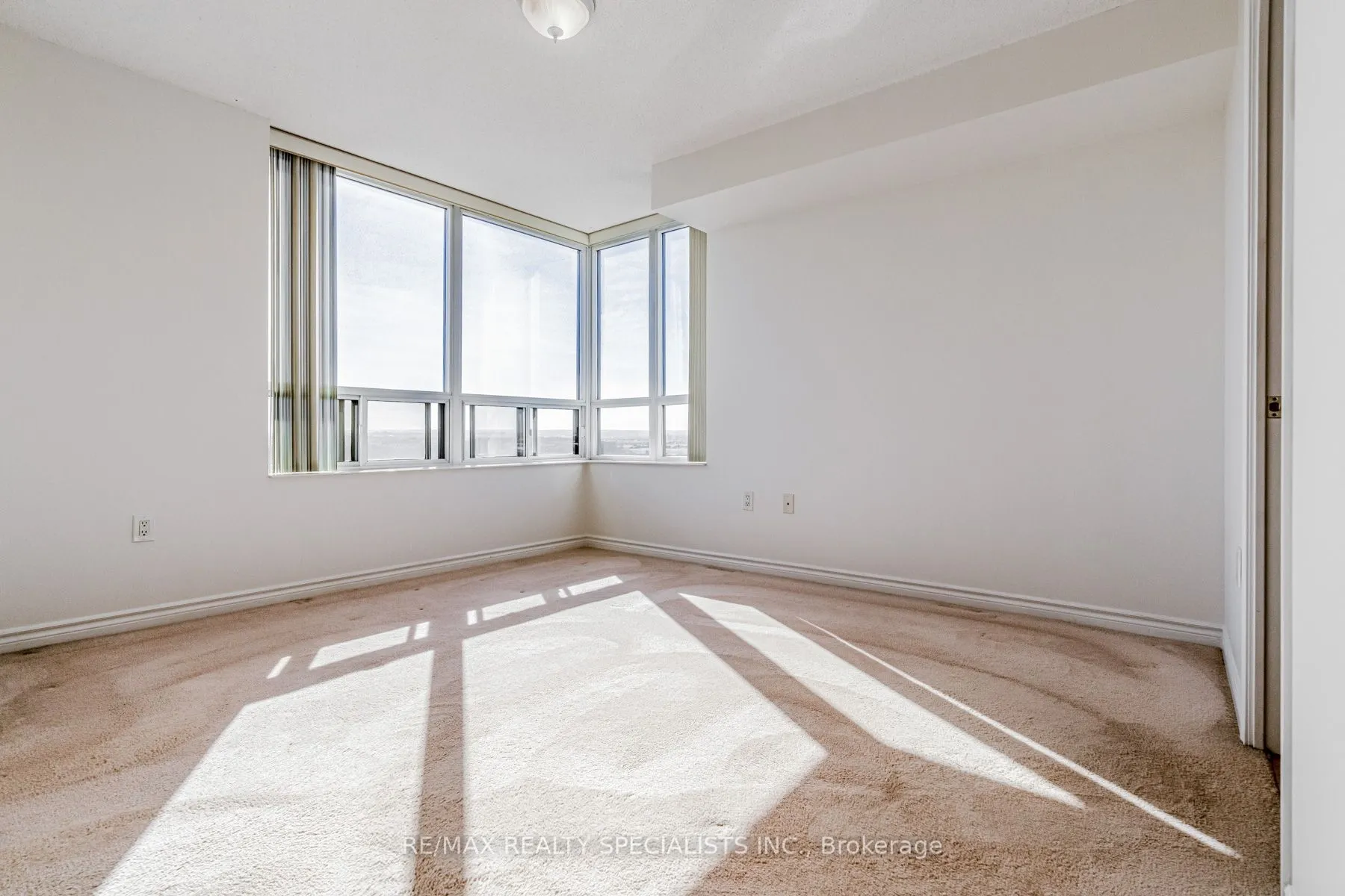 55 Strathaven Drive W #2011