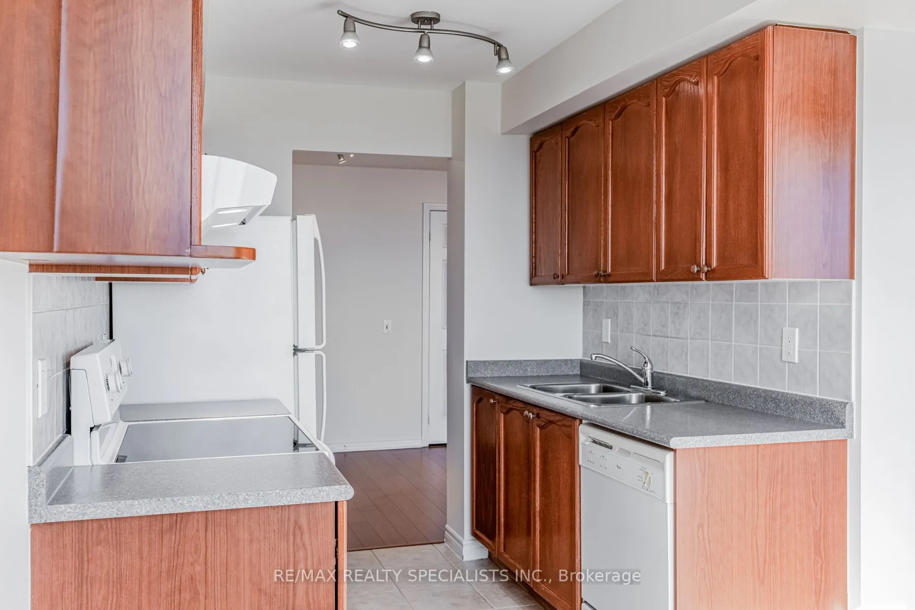 55 Strathaven Drive W #2011