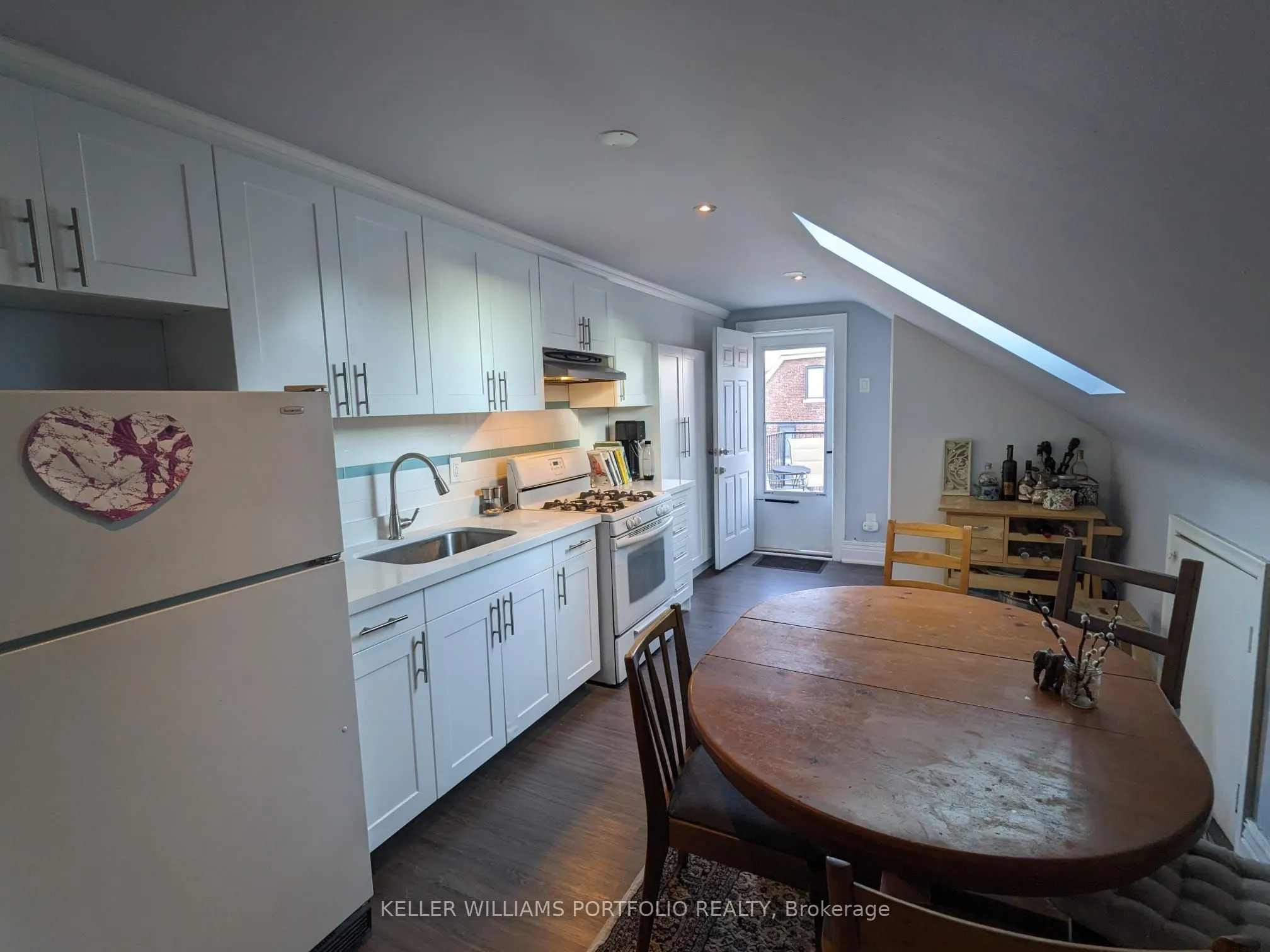 1156 Bloor Street W
