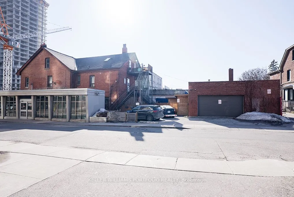 1156 Bloor Street W