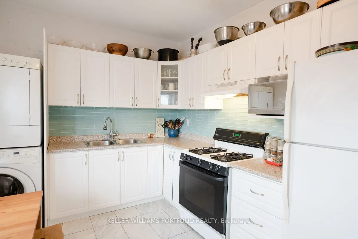 1156 Bloor Street W