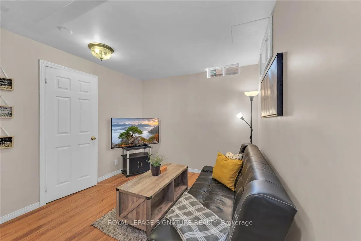 16 Nectarine Crescent