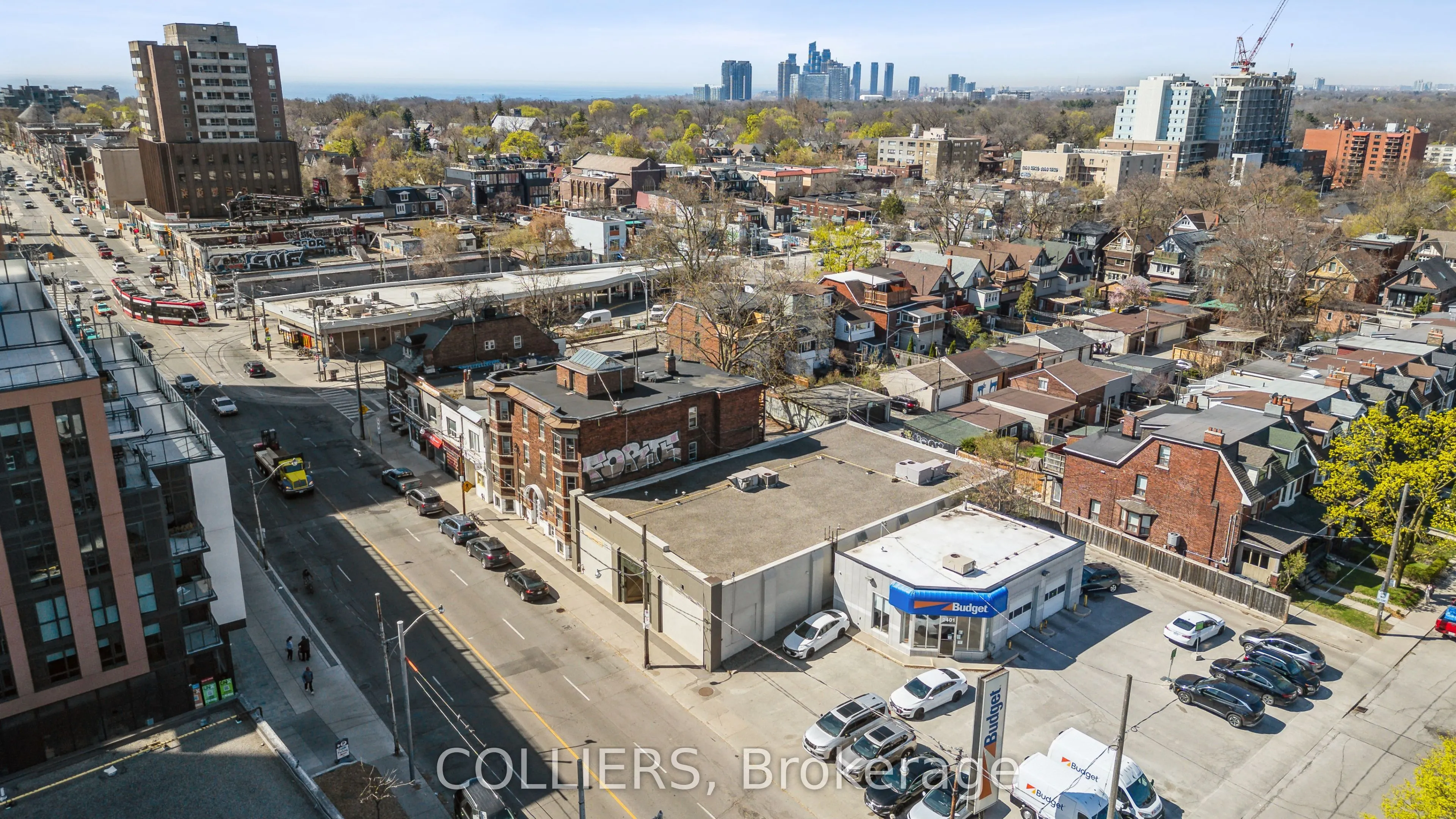 2393 Dundas Street W