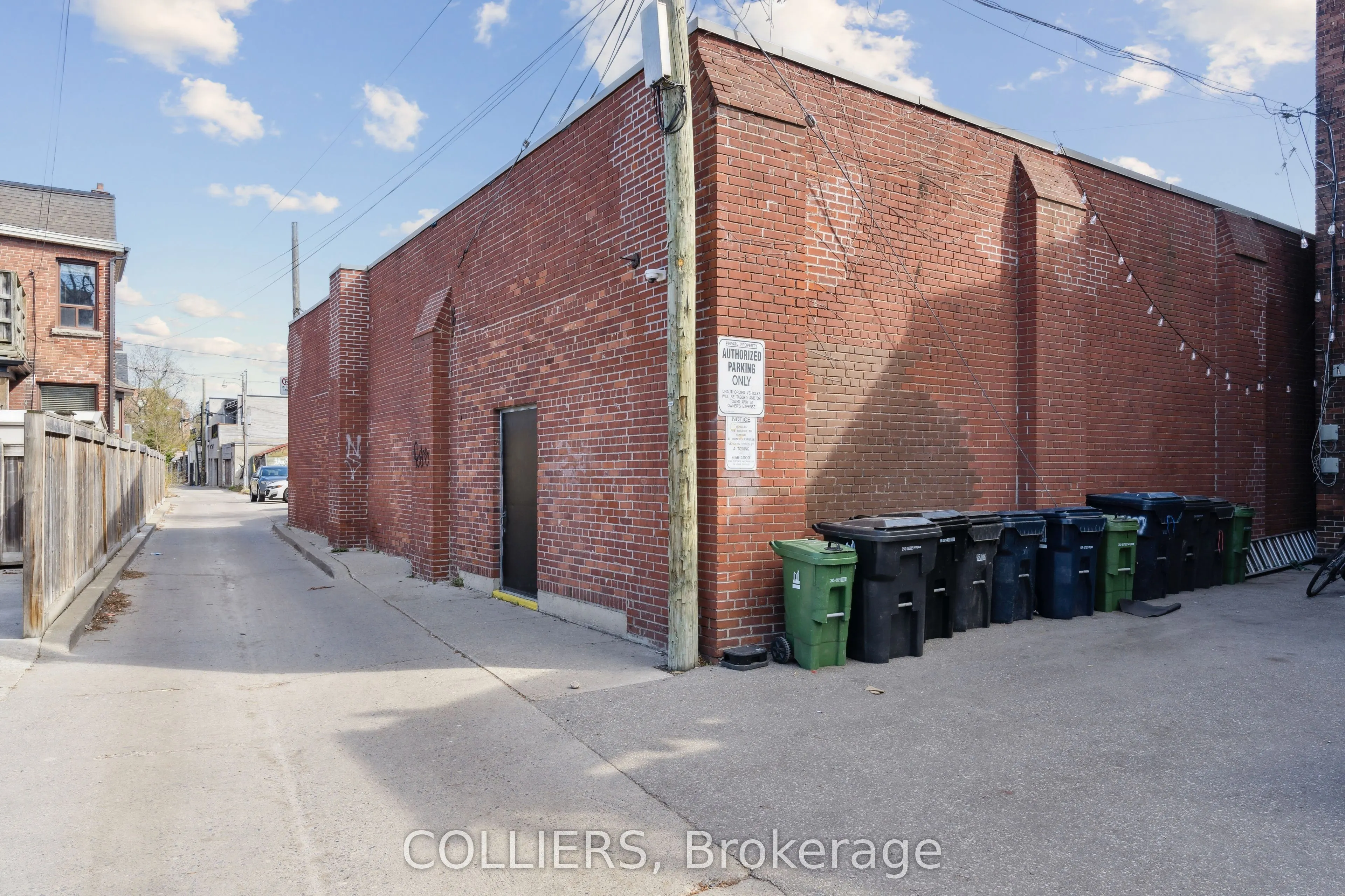 2393 Dundas Street W