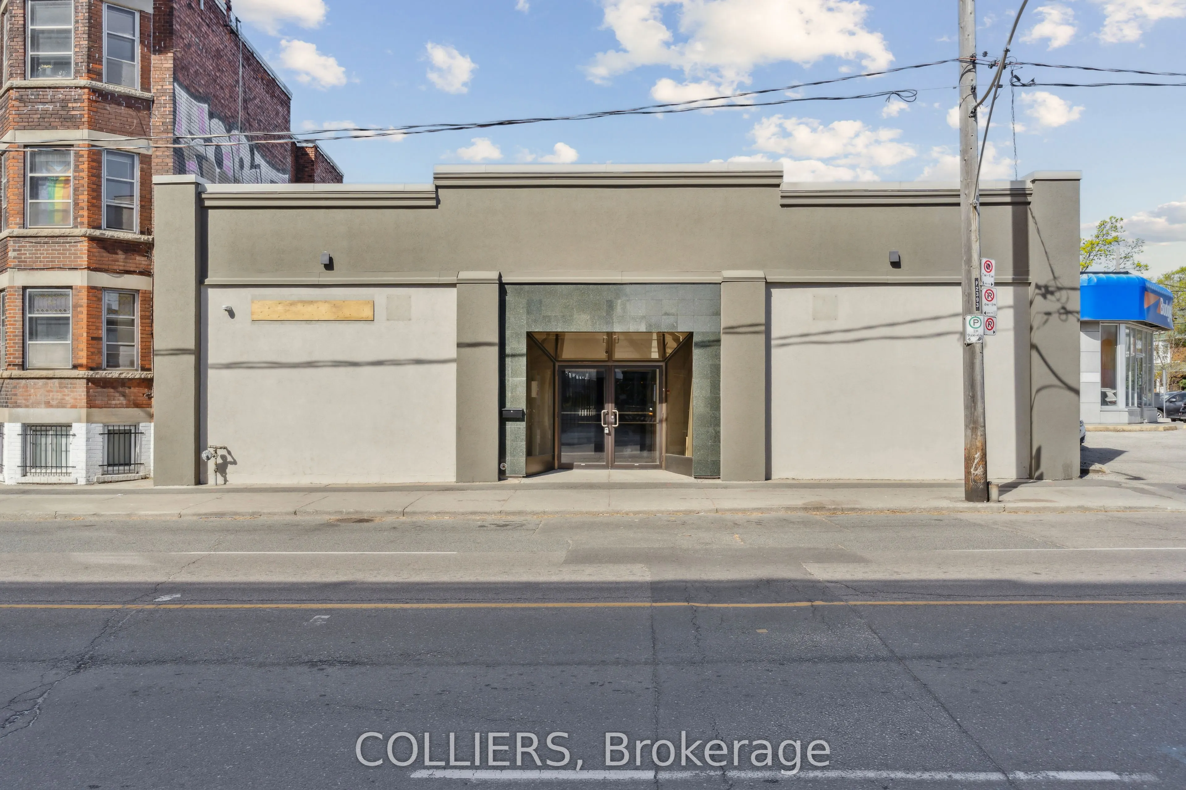 2393 Dundas Street W