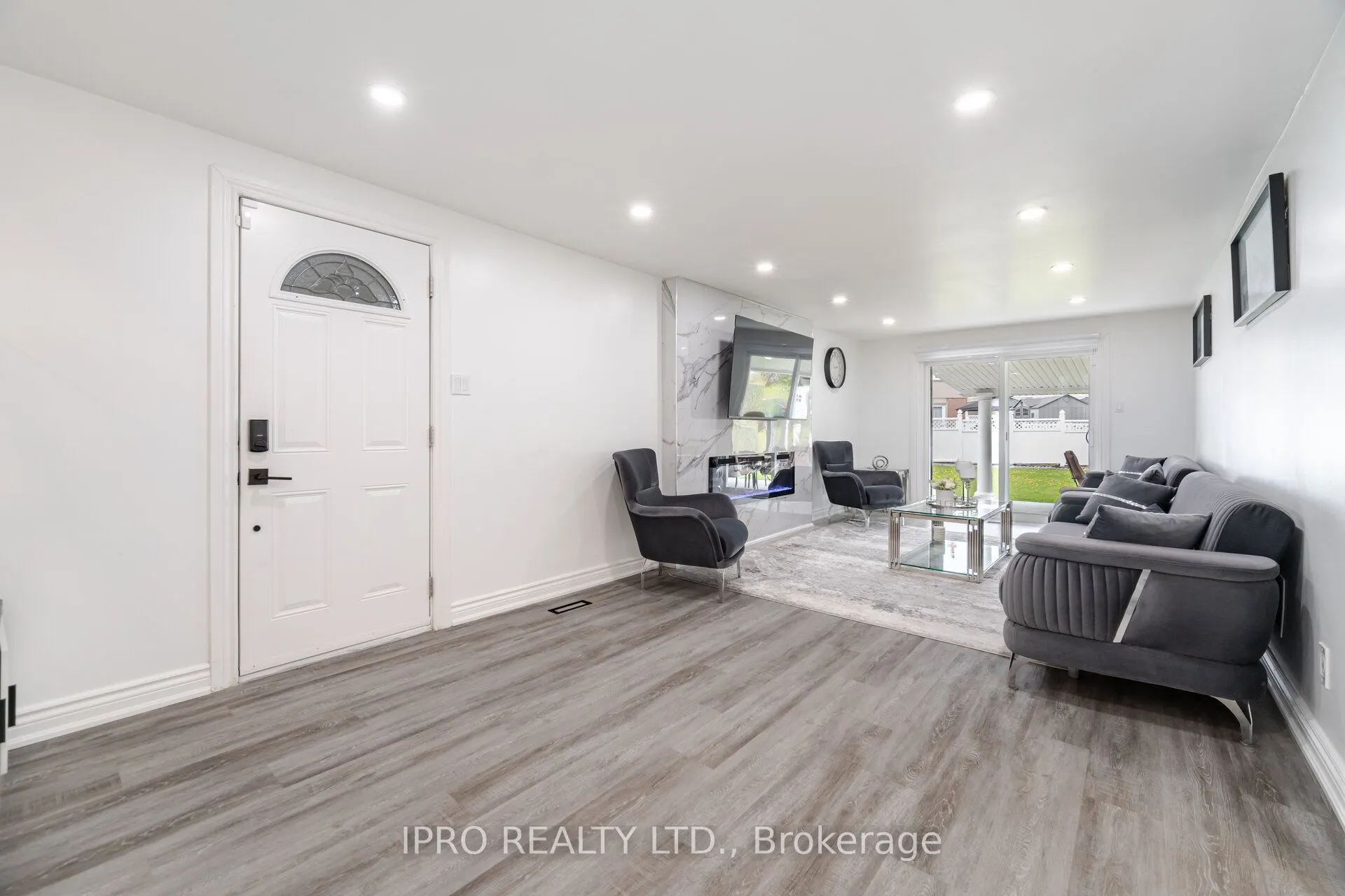 1625 Wavell Crescent