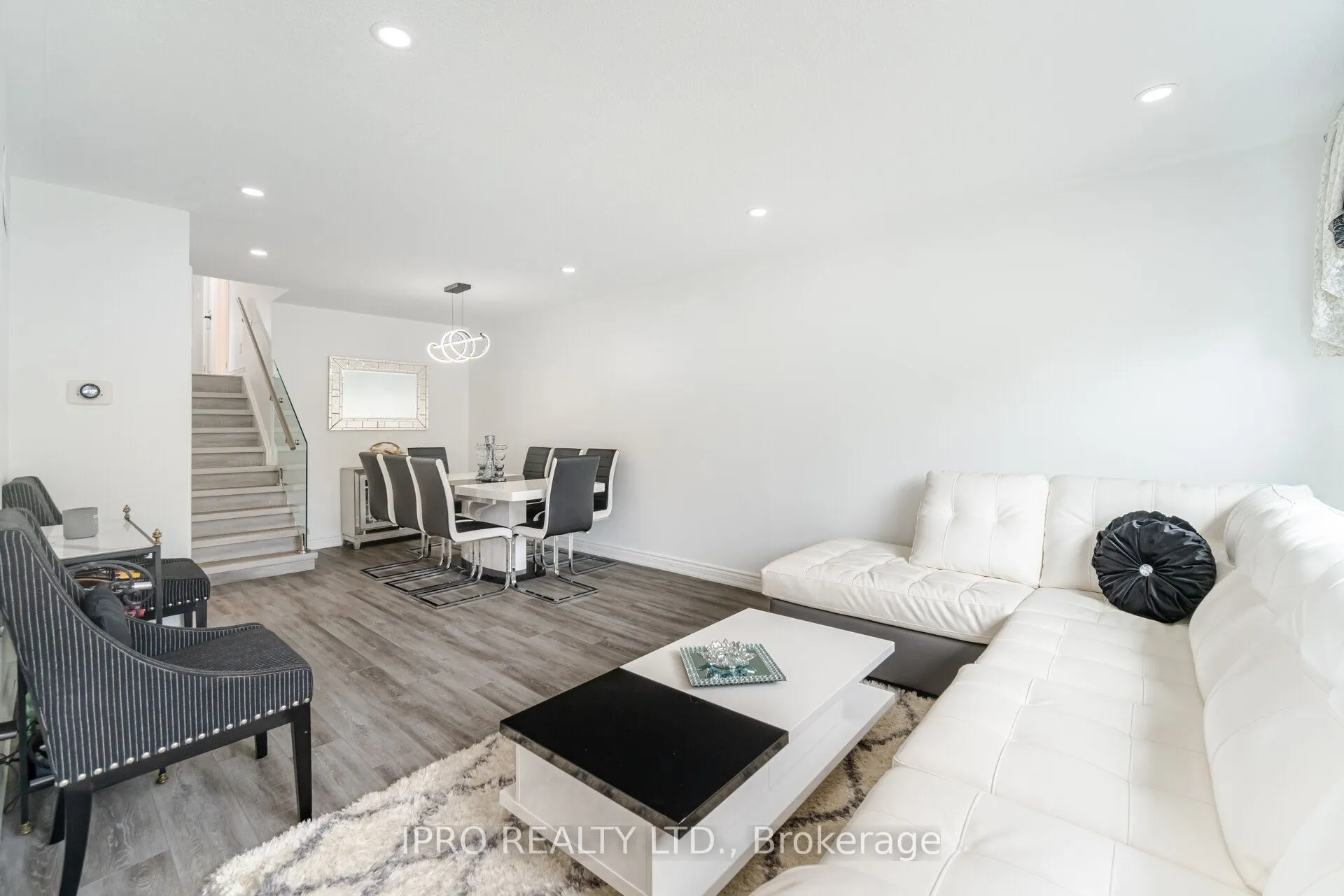 1625 Wavell Crescent