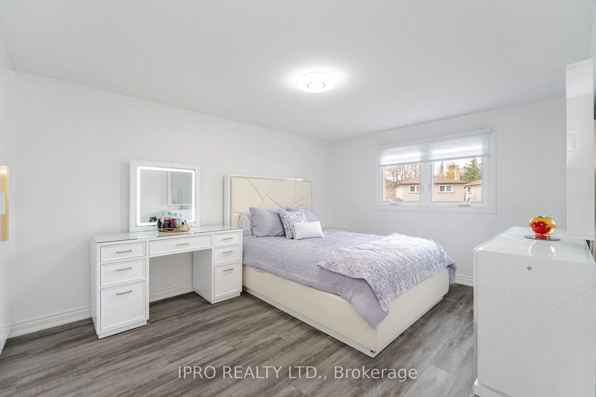 1625 Wavell Crescent