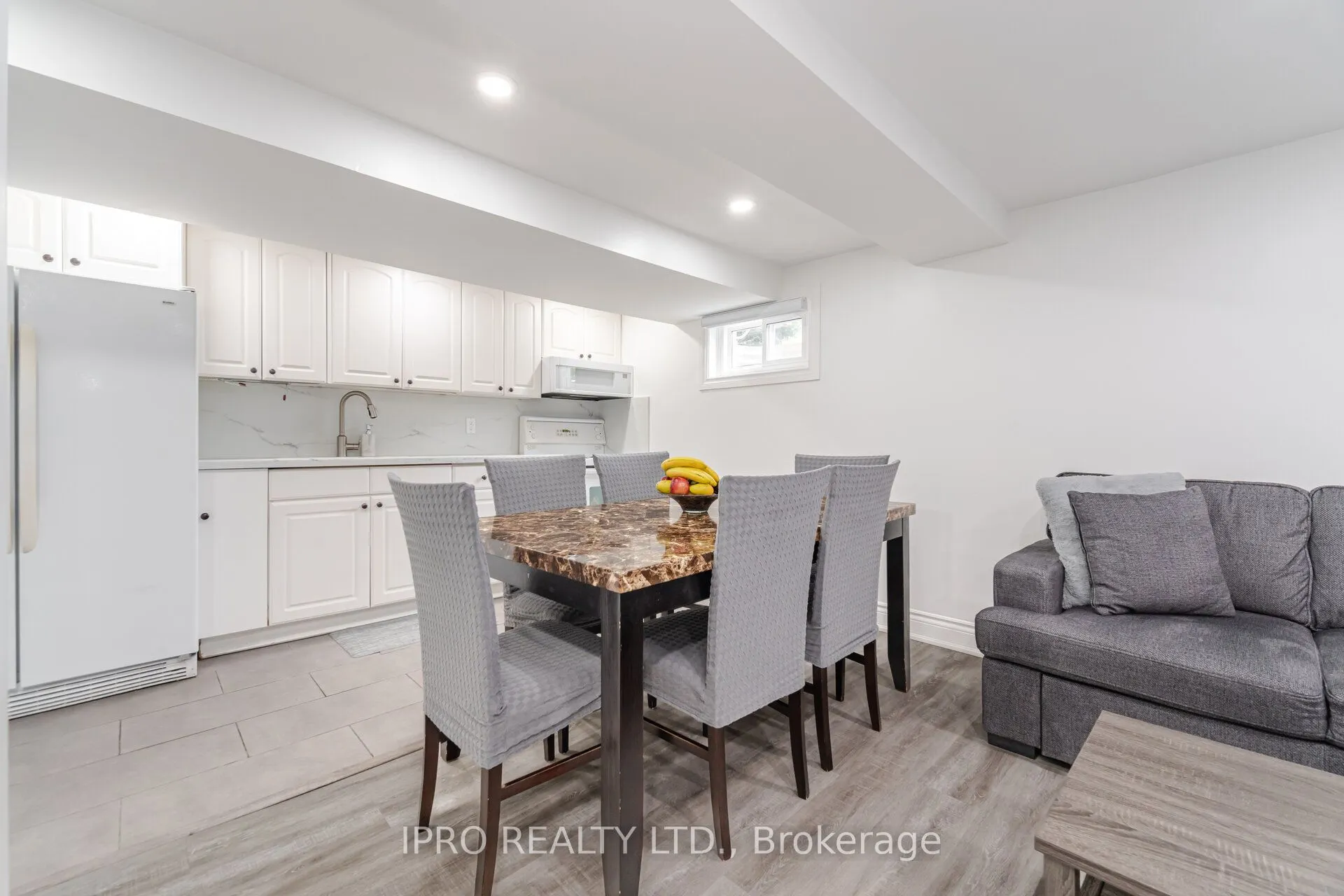 1625 Wavell Crescent