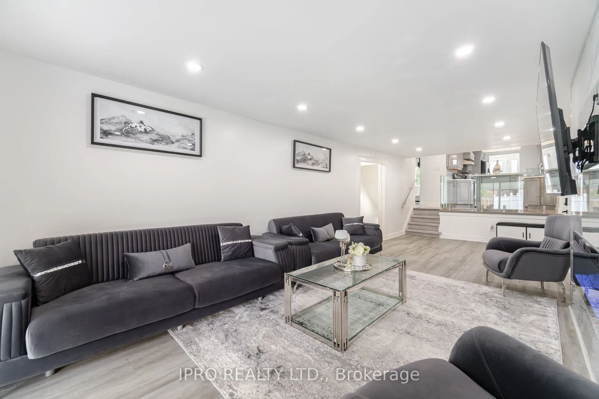 1625 Wavell Crescent