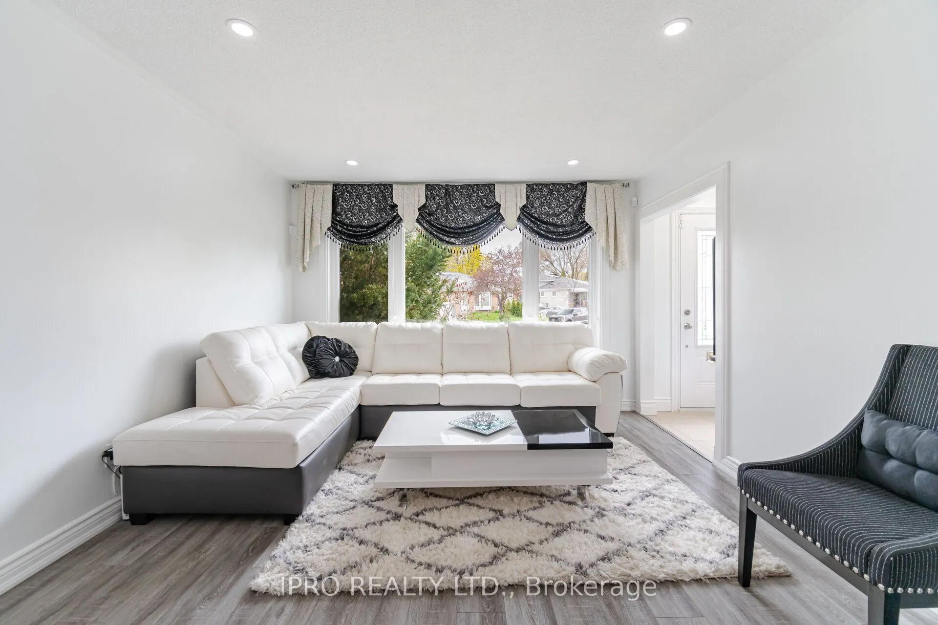 1625 Wavell Crescent