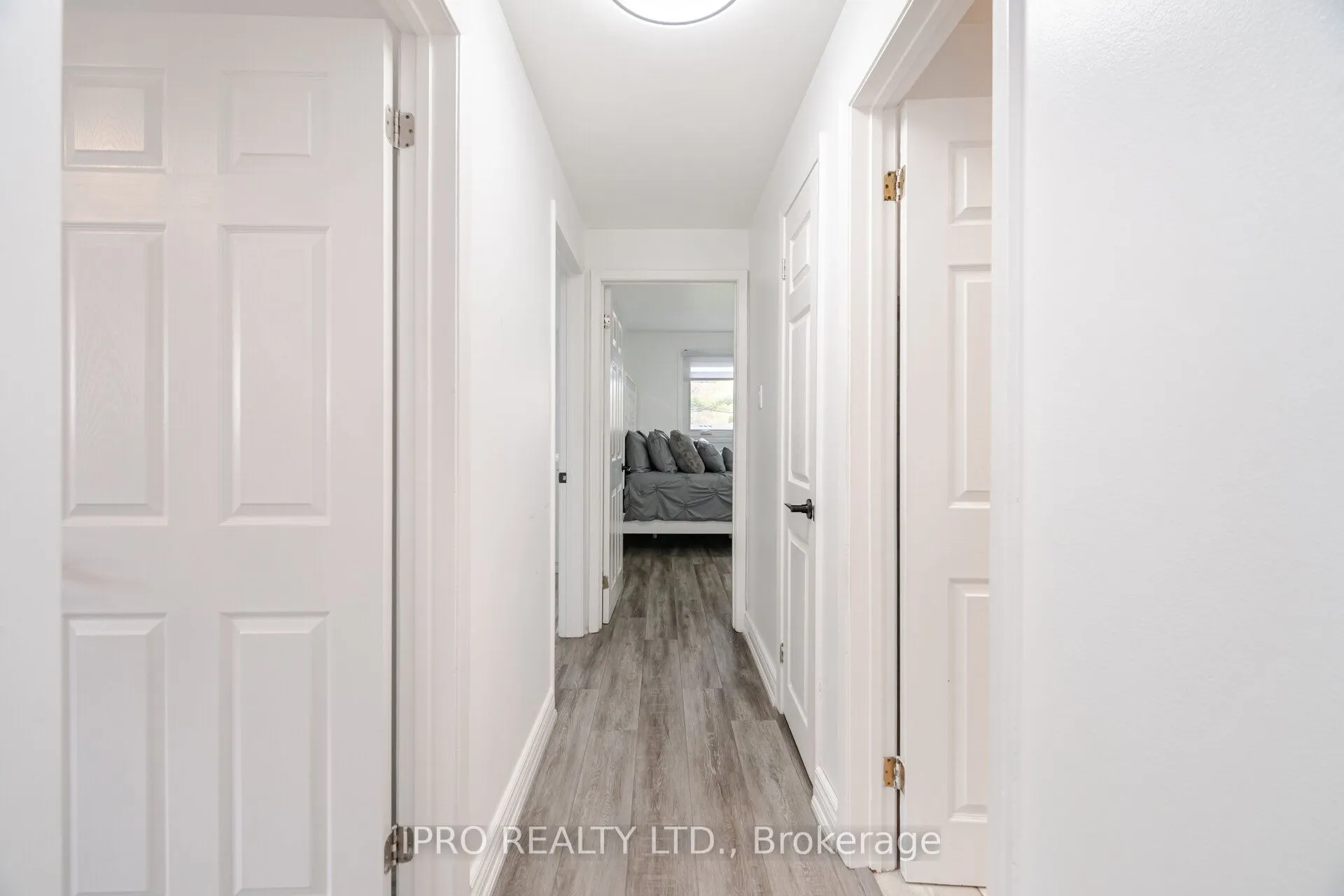 1625 Wavell Crescent