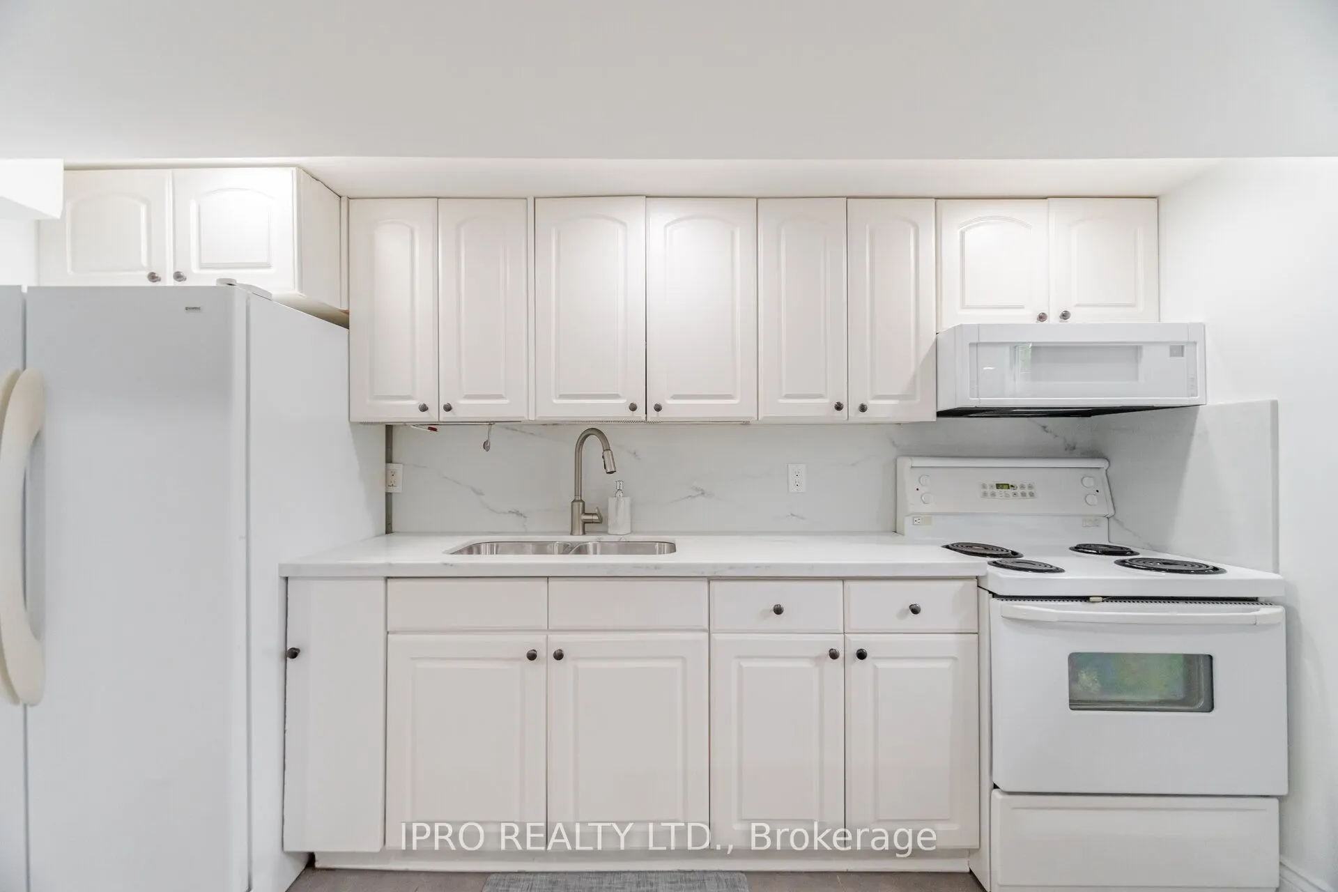 1625 Wavell Crescent