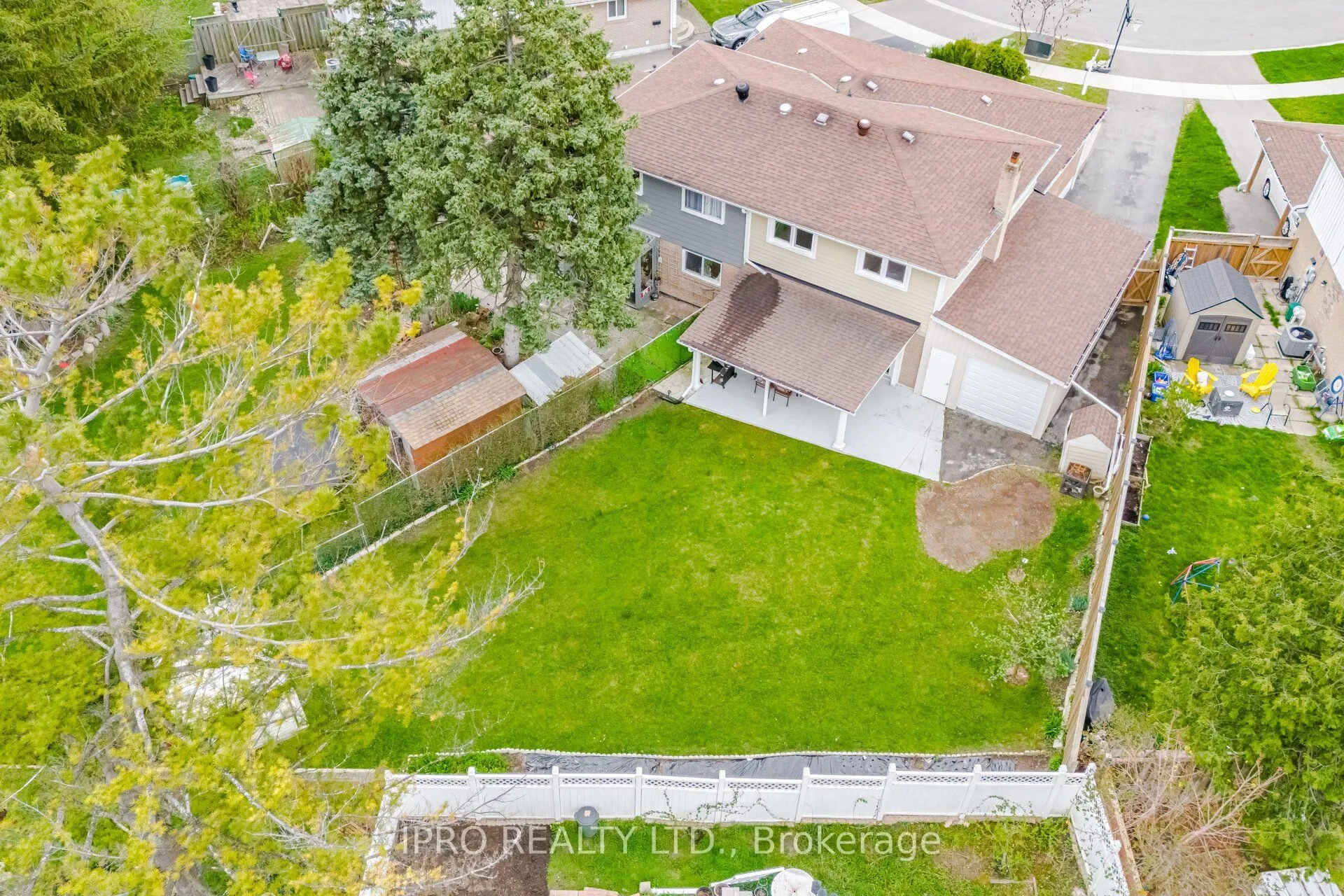 1625 Wavell Crescent