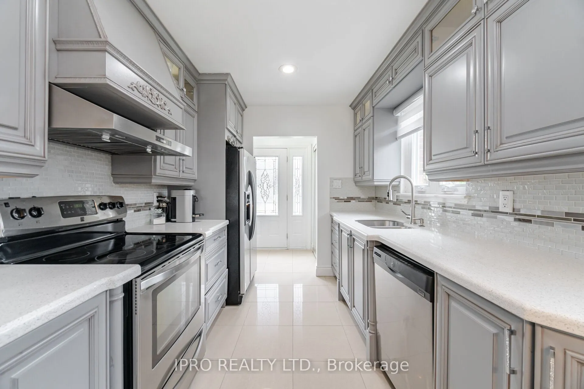 1625 Wavell Crescent