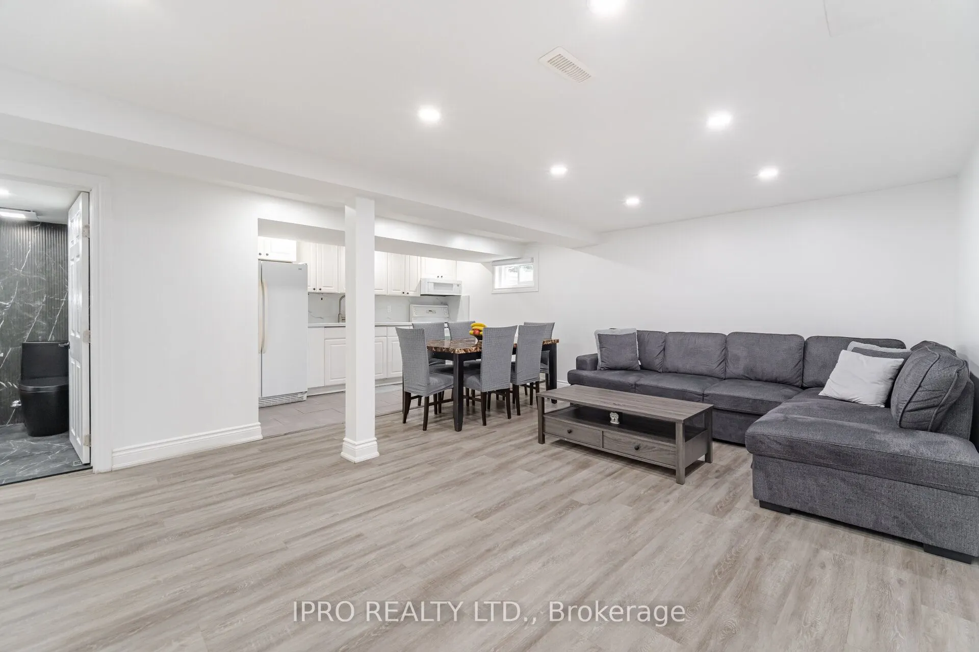 1625 Wavell Crescent