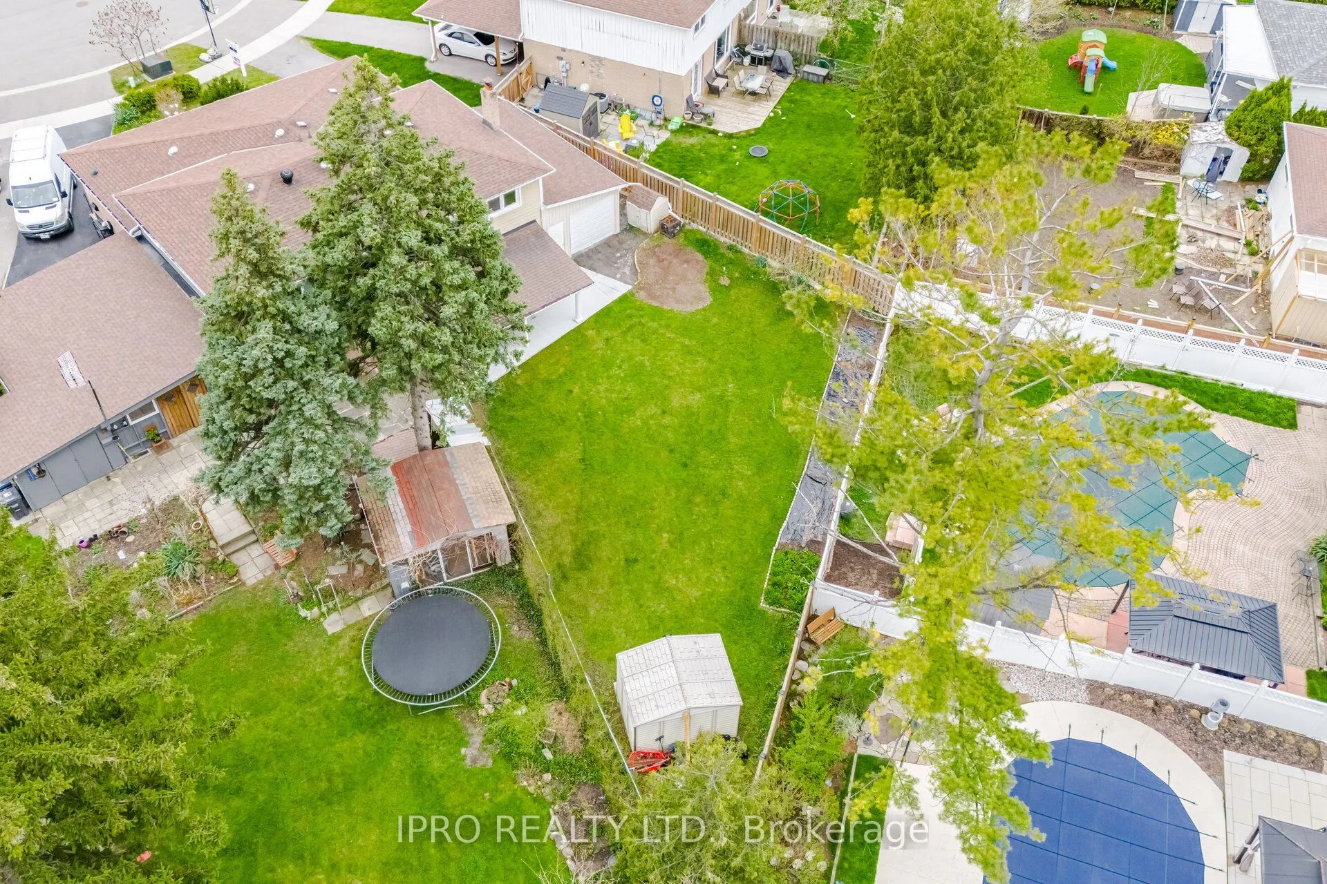 1625 Wavell Crescent