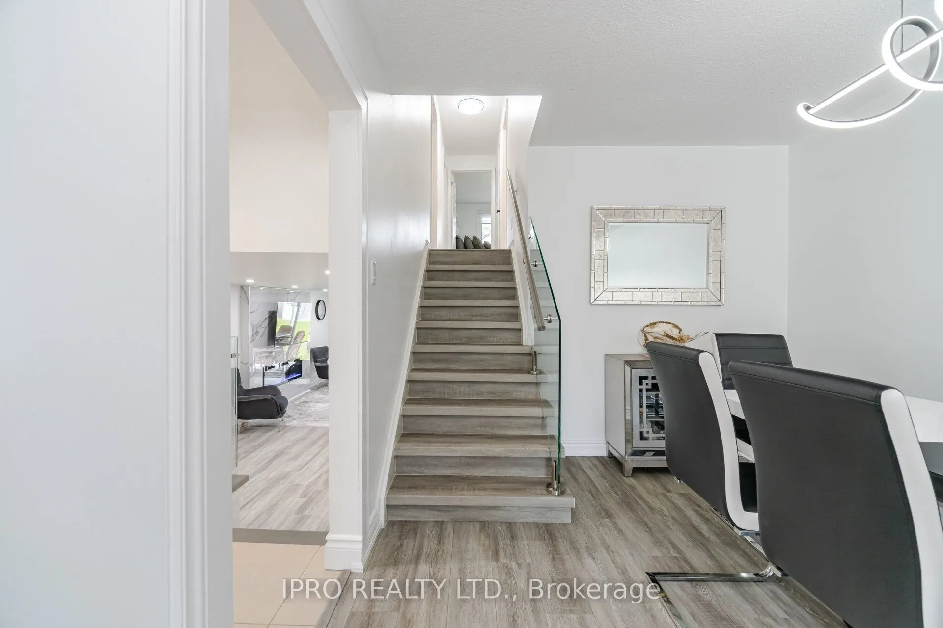 1625 Wavell Crescent