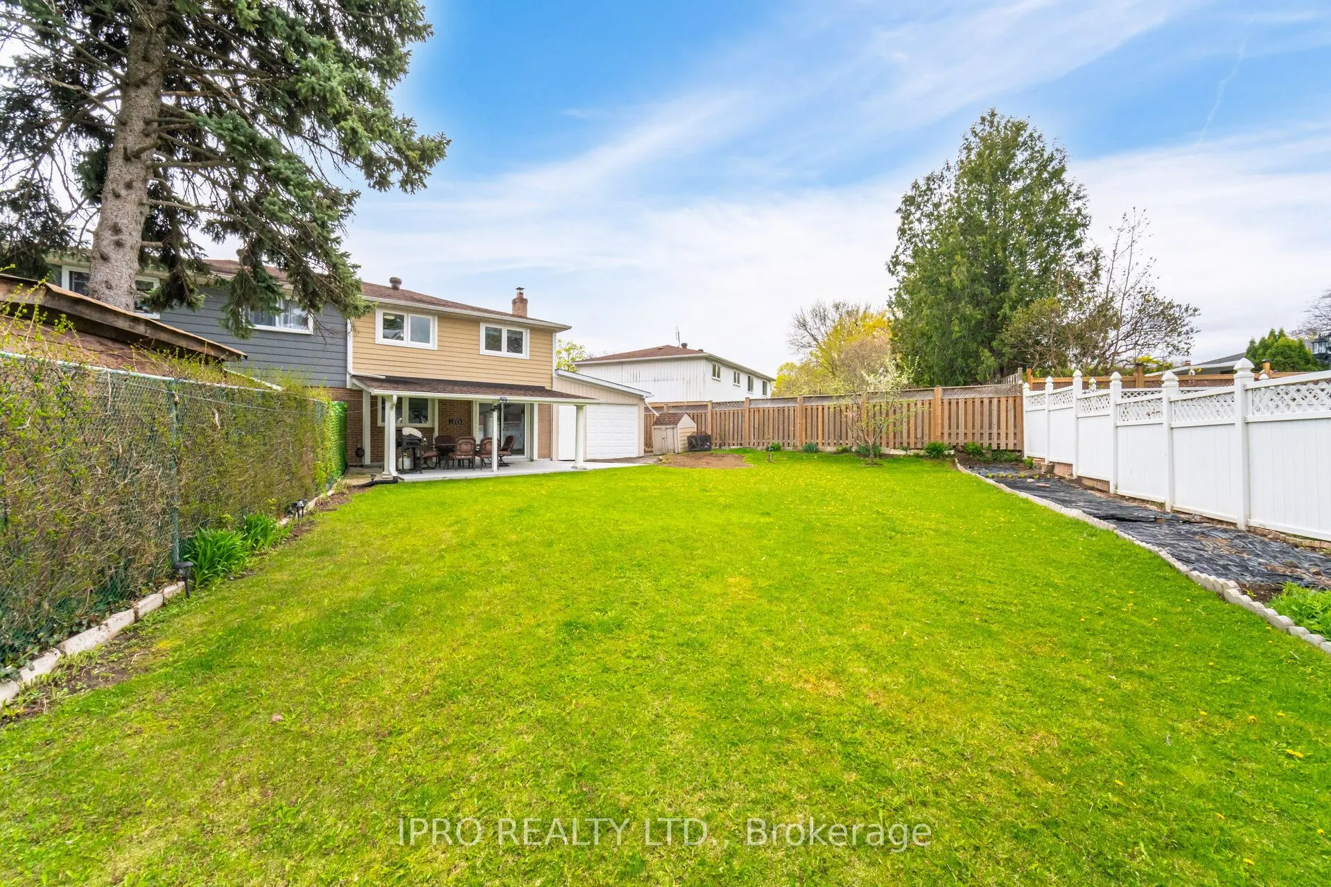 1625 Wavell Crescent