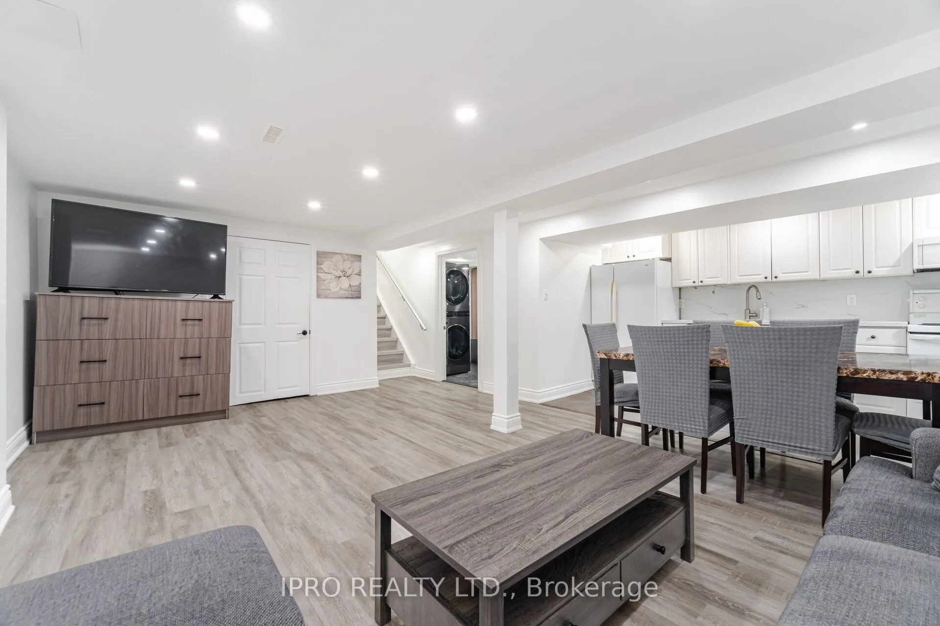 1625 Wavell Crescent