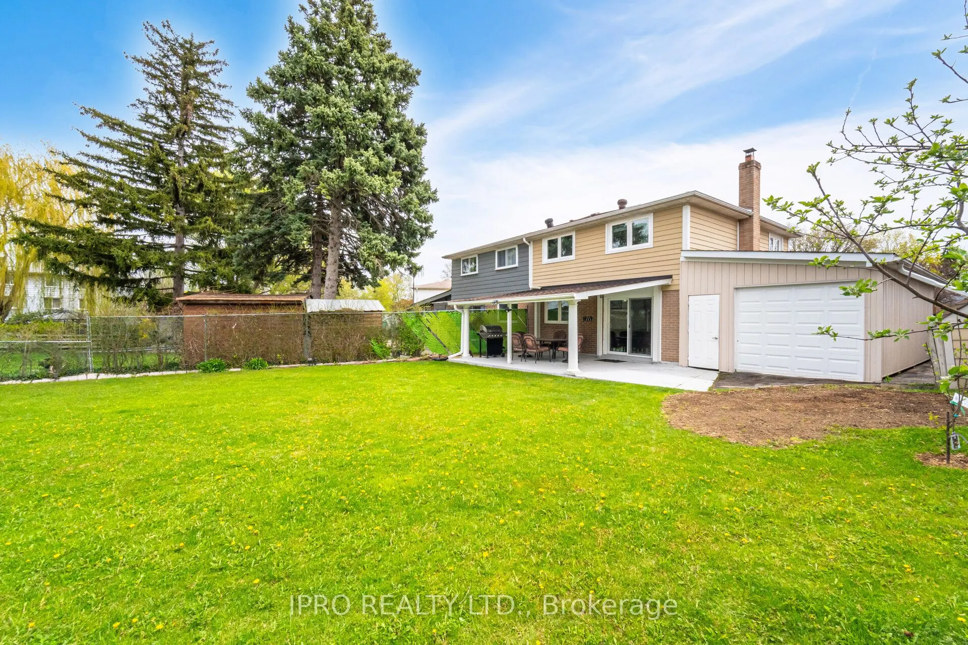 1625 Wavell Crescent