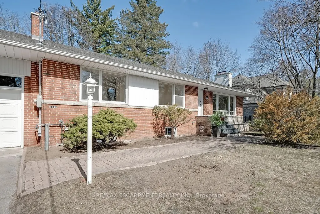 2063 Glenforest Crescent