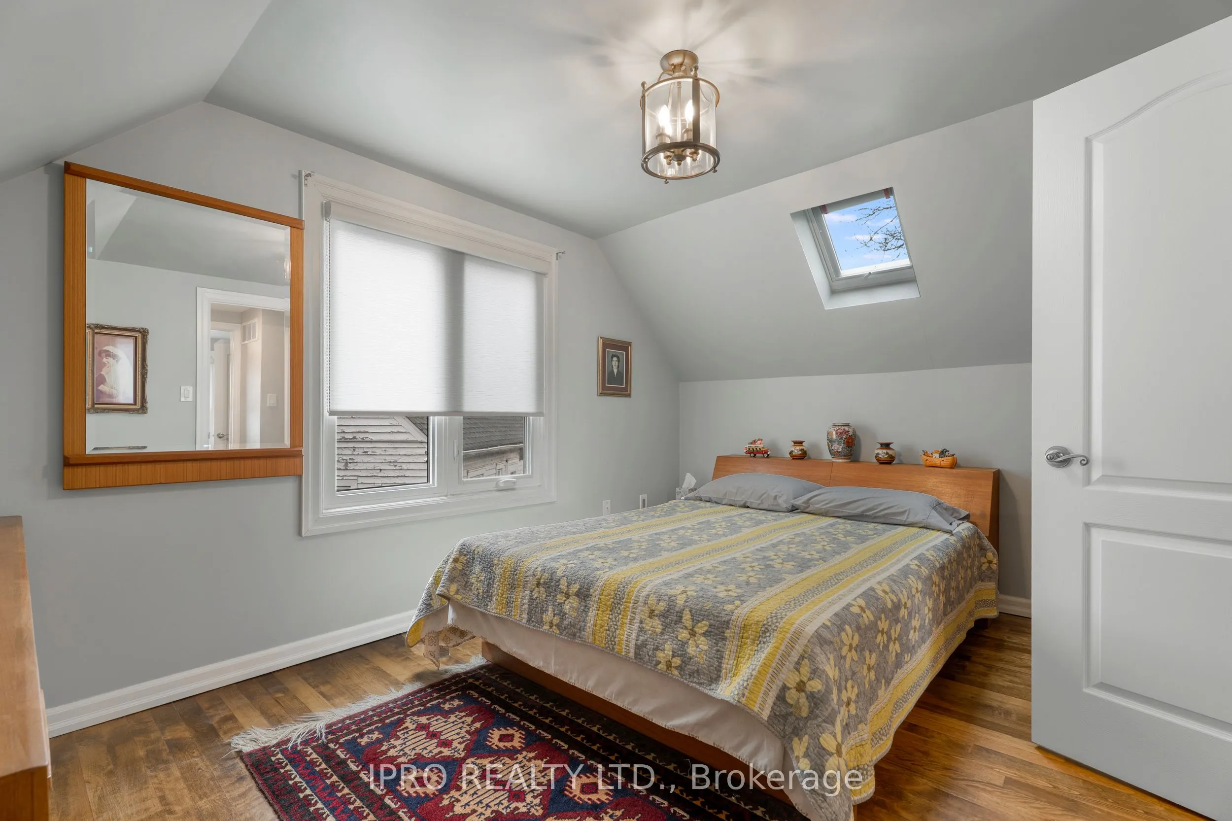 790 The Queensway
