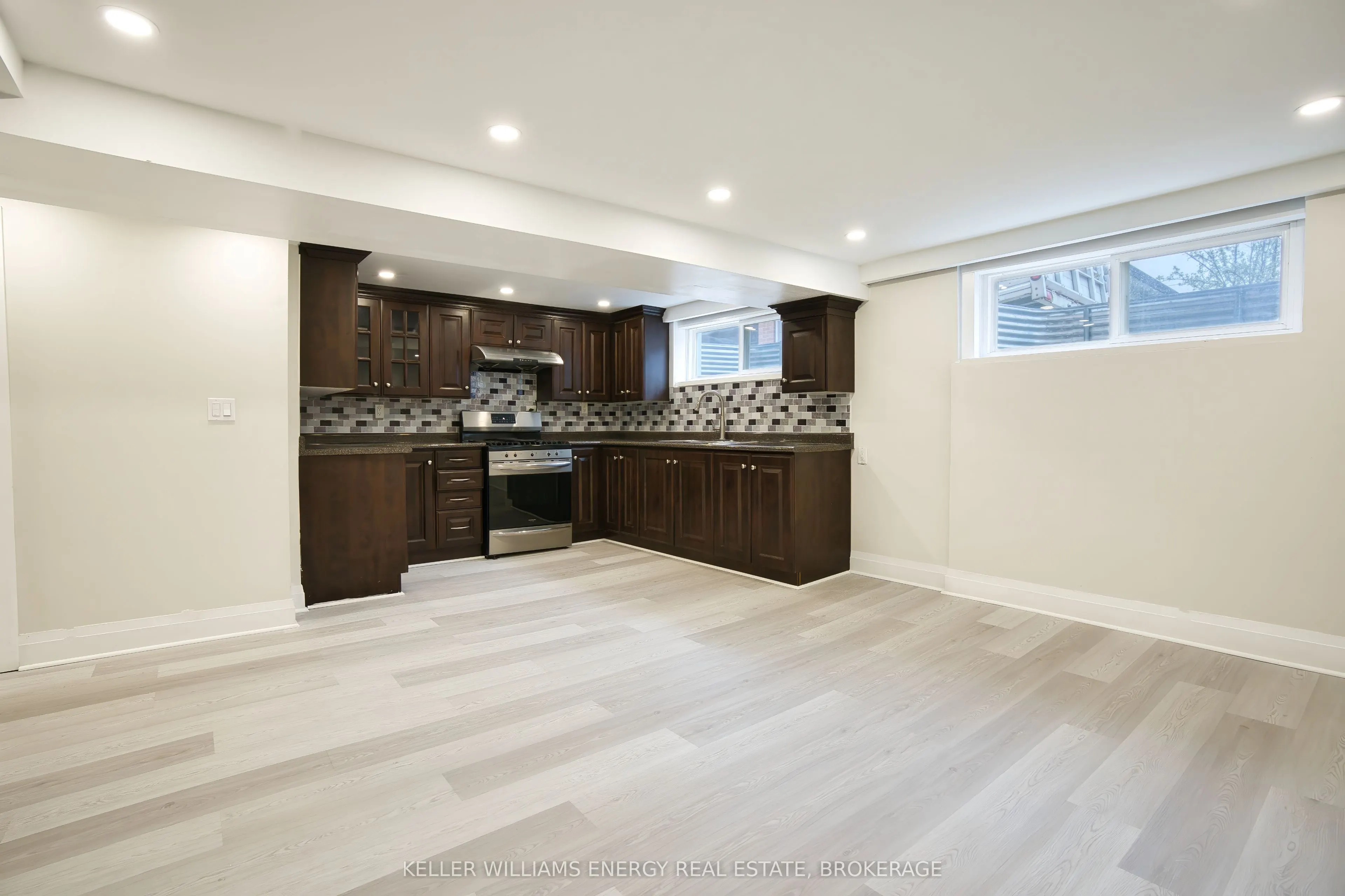 21 Neames Crescent