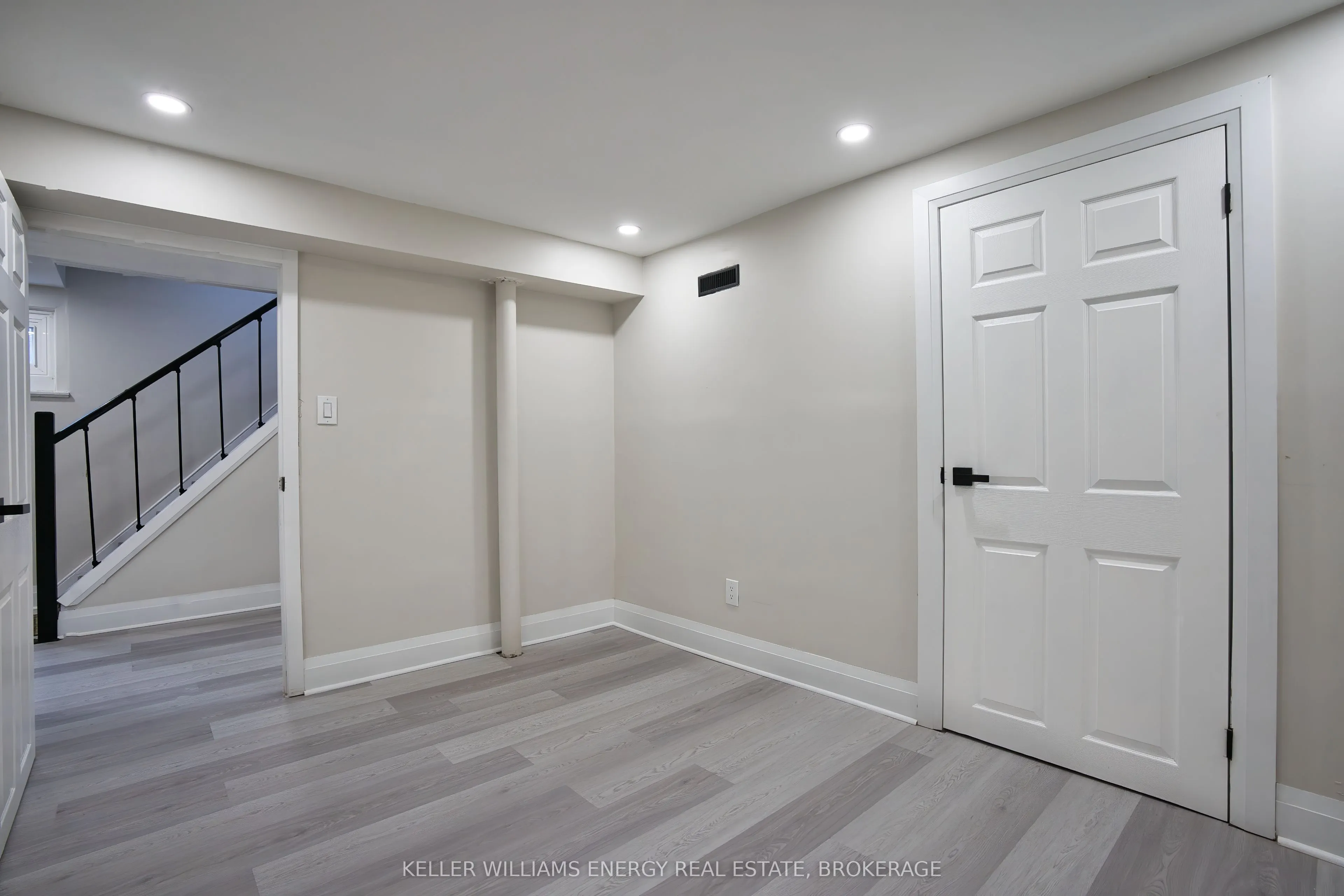 21 Neames Crescent