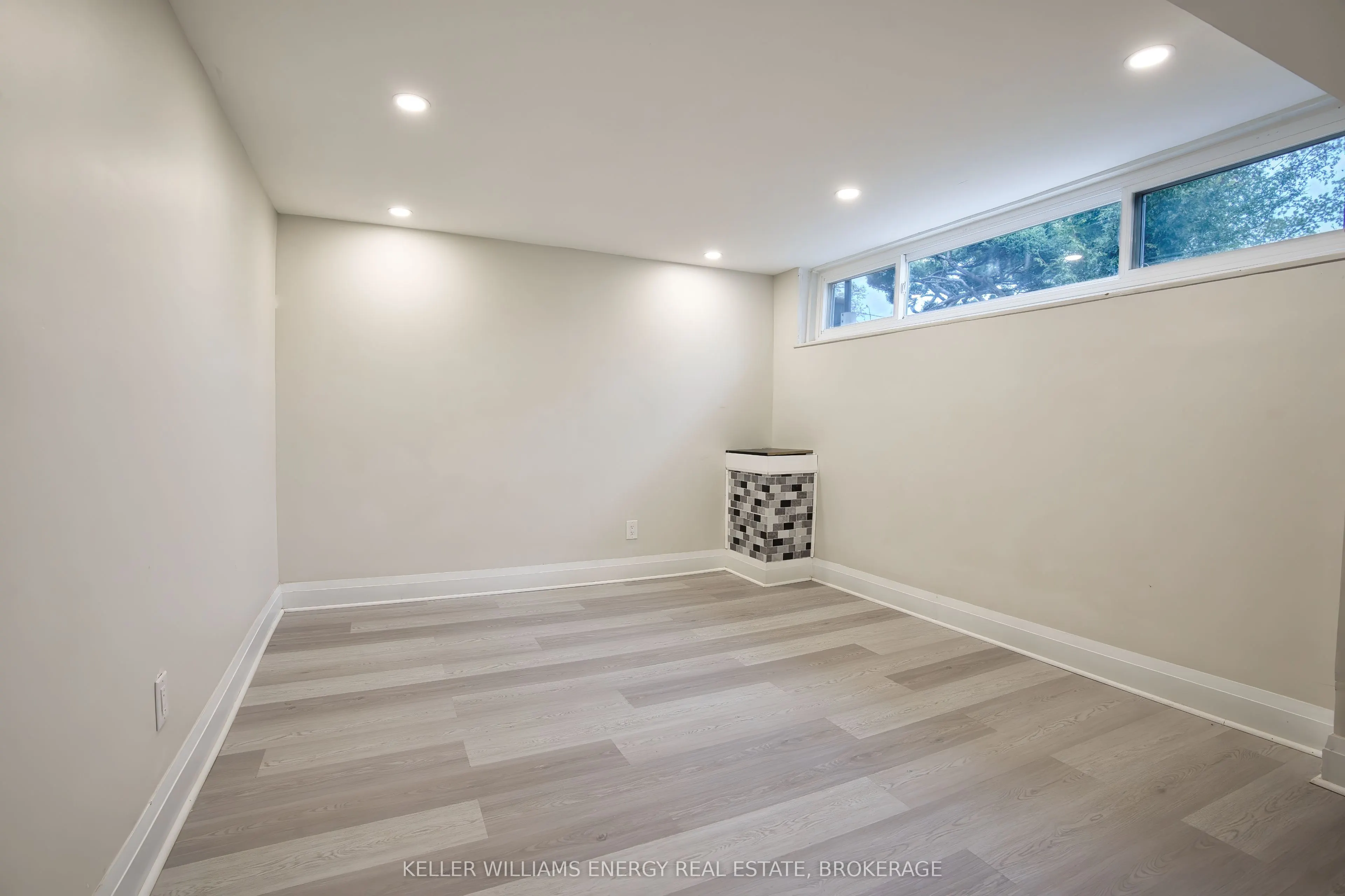 21 Neames Crescent