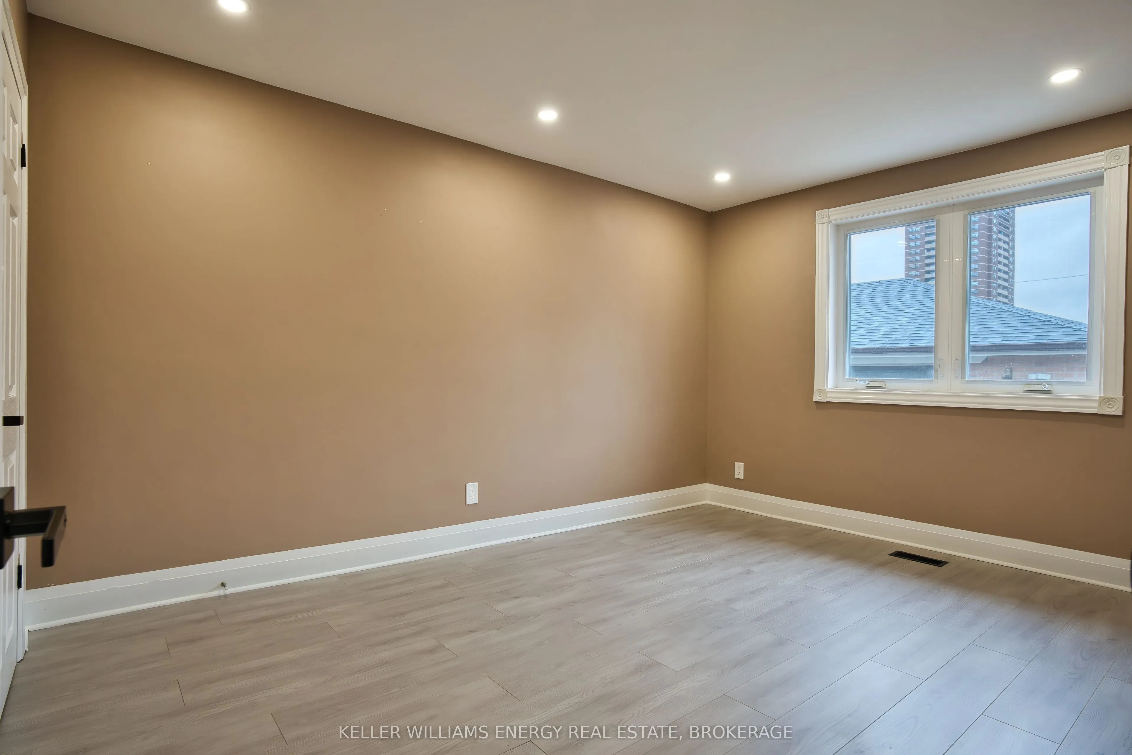 21 Neames Crescent