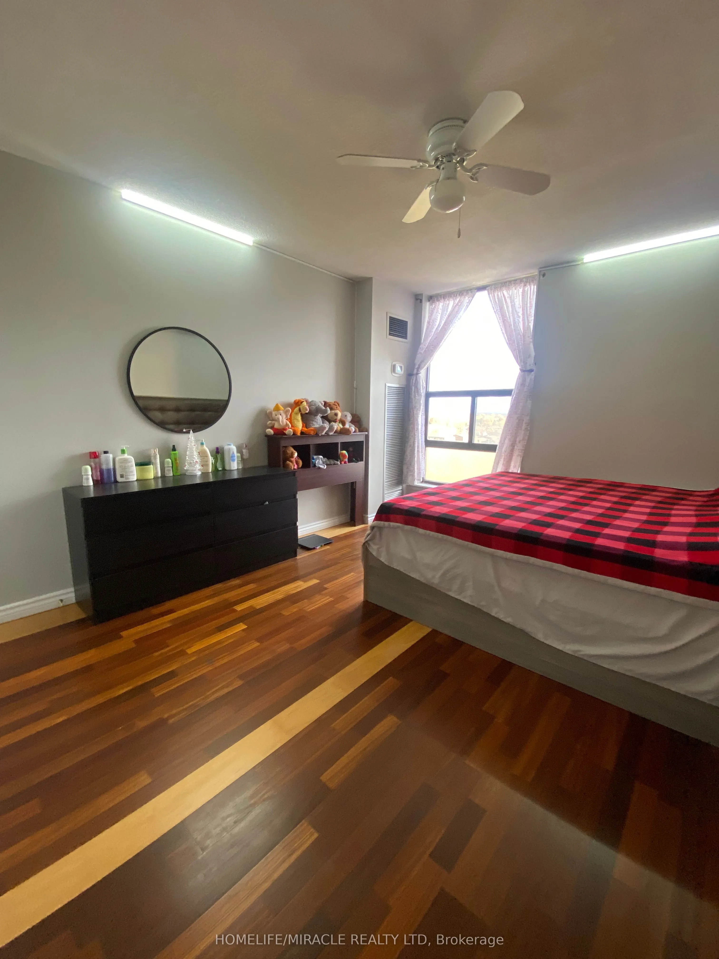 18 Knightsbridge Road, #903