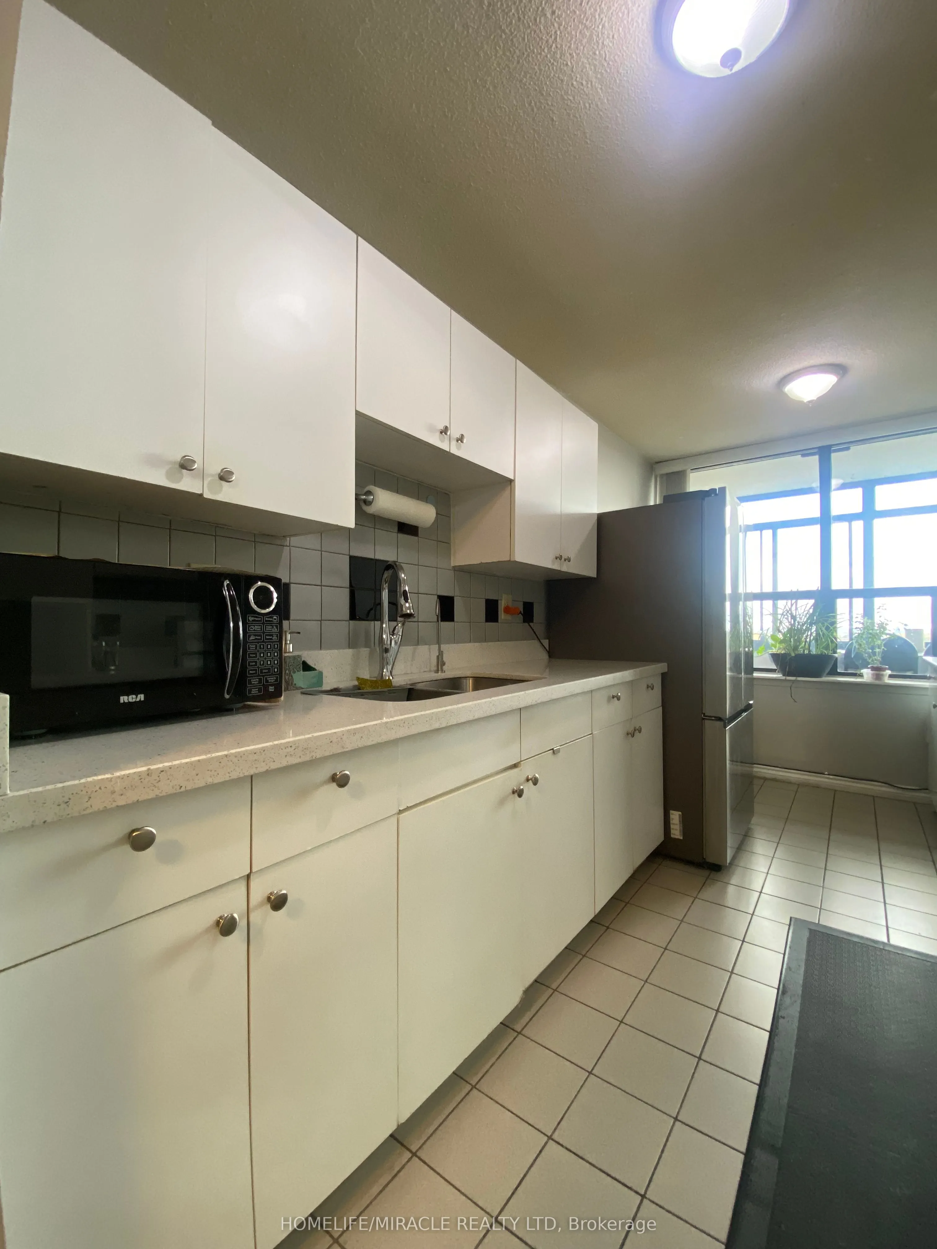 18 Knightsbridge Road, #903