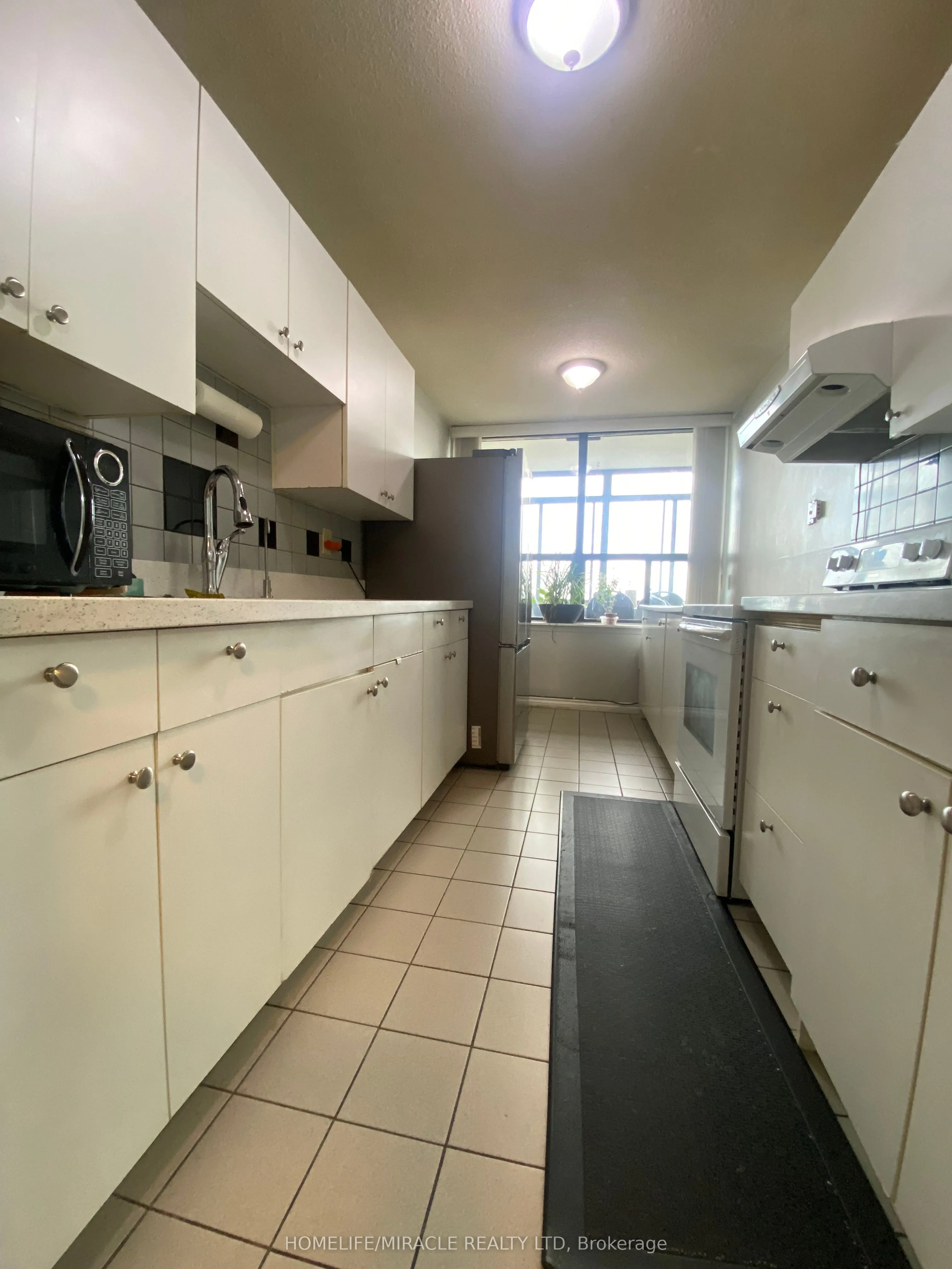 18 Knightsbridge Road, #903