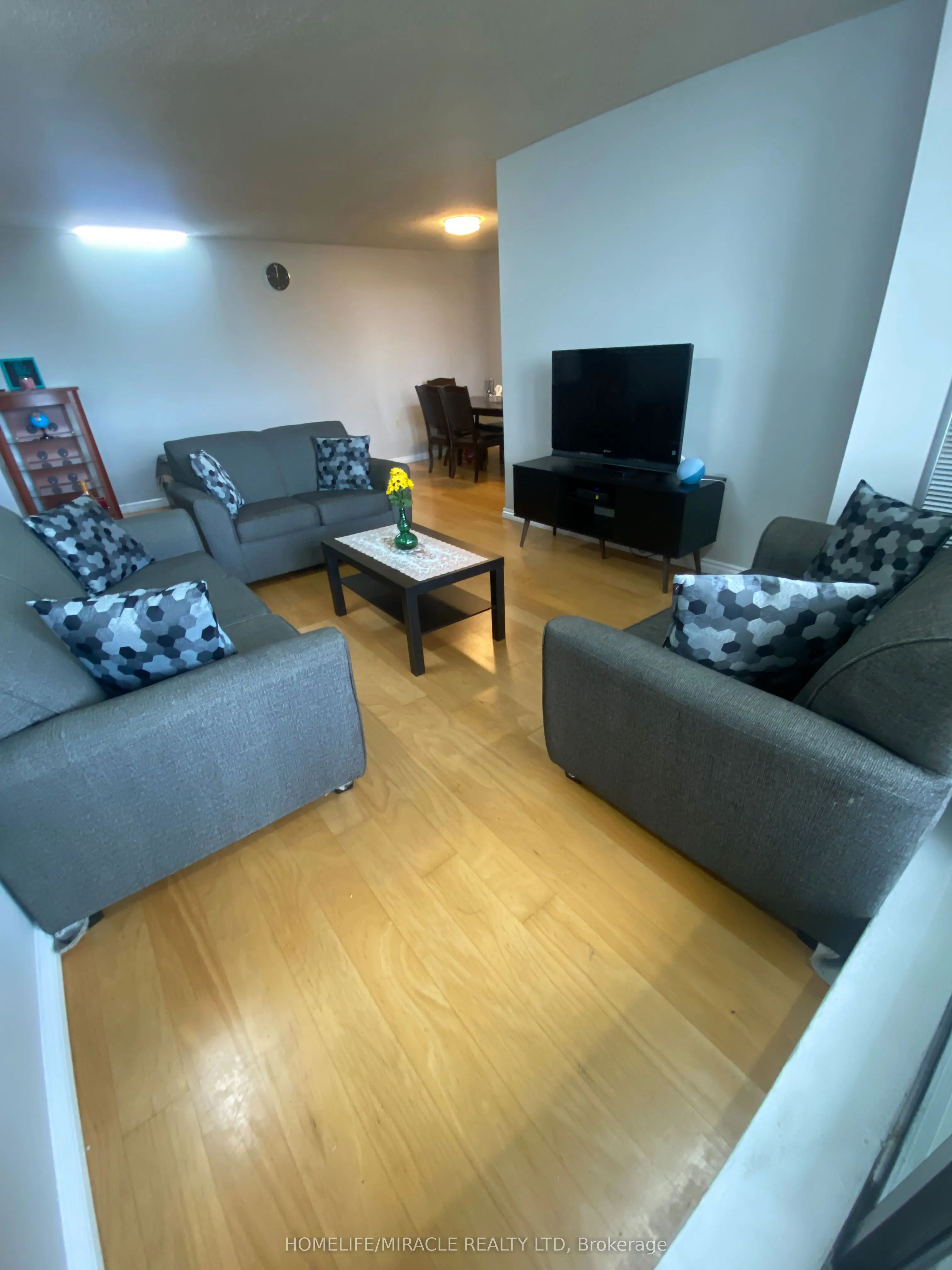 18 Knightsbridge Road, #903