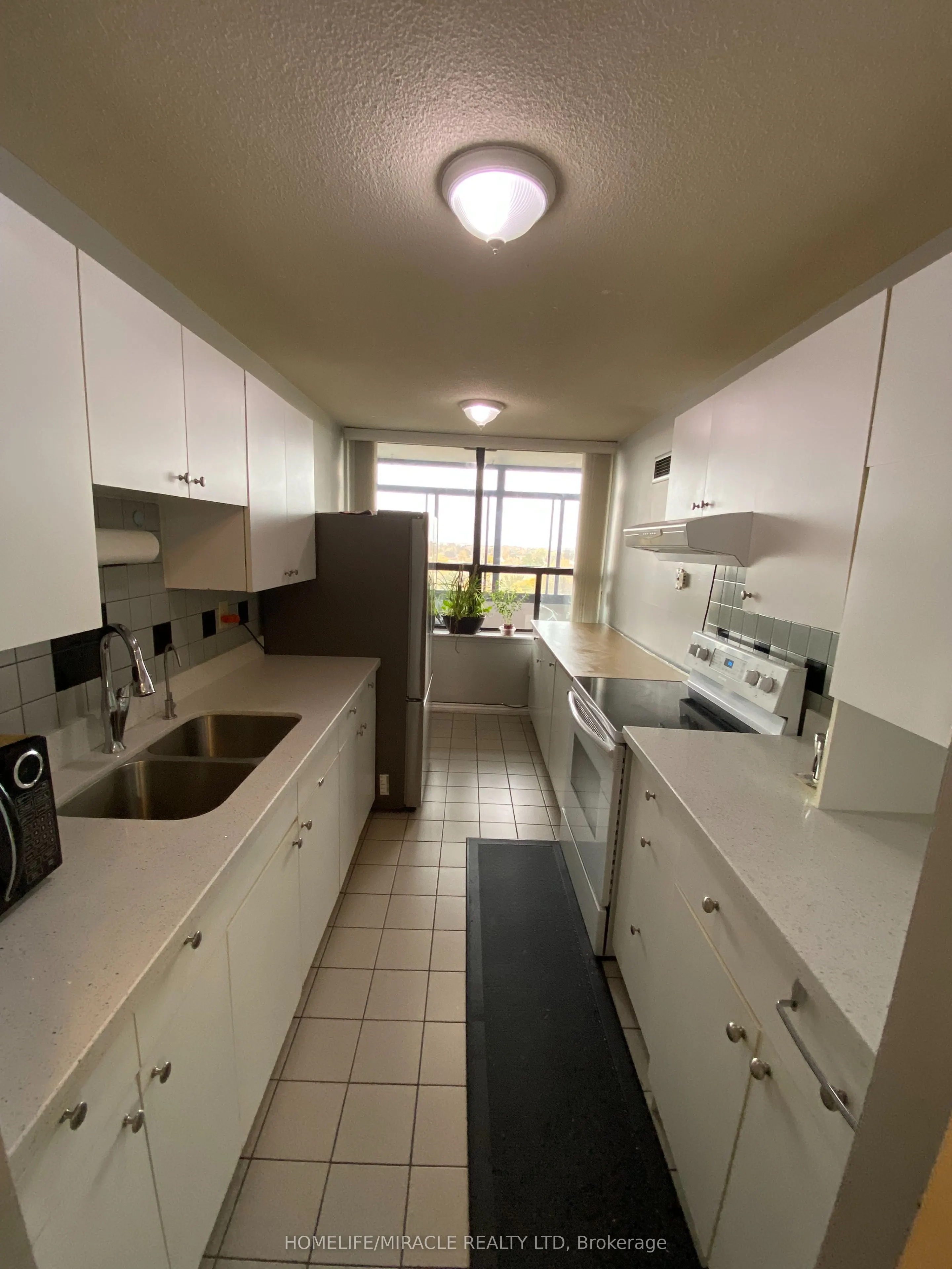 18 Knightsbridge Road, #903