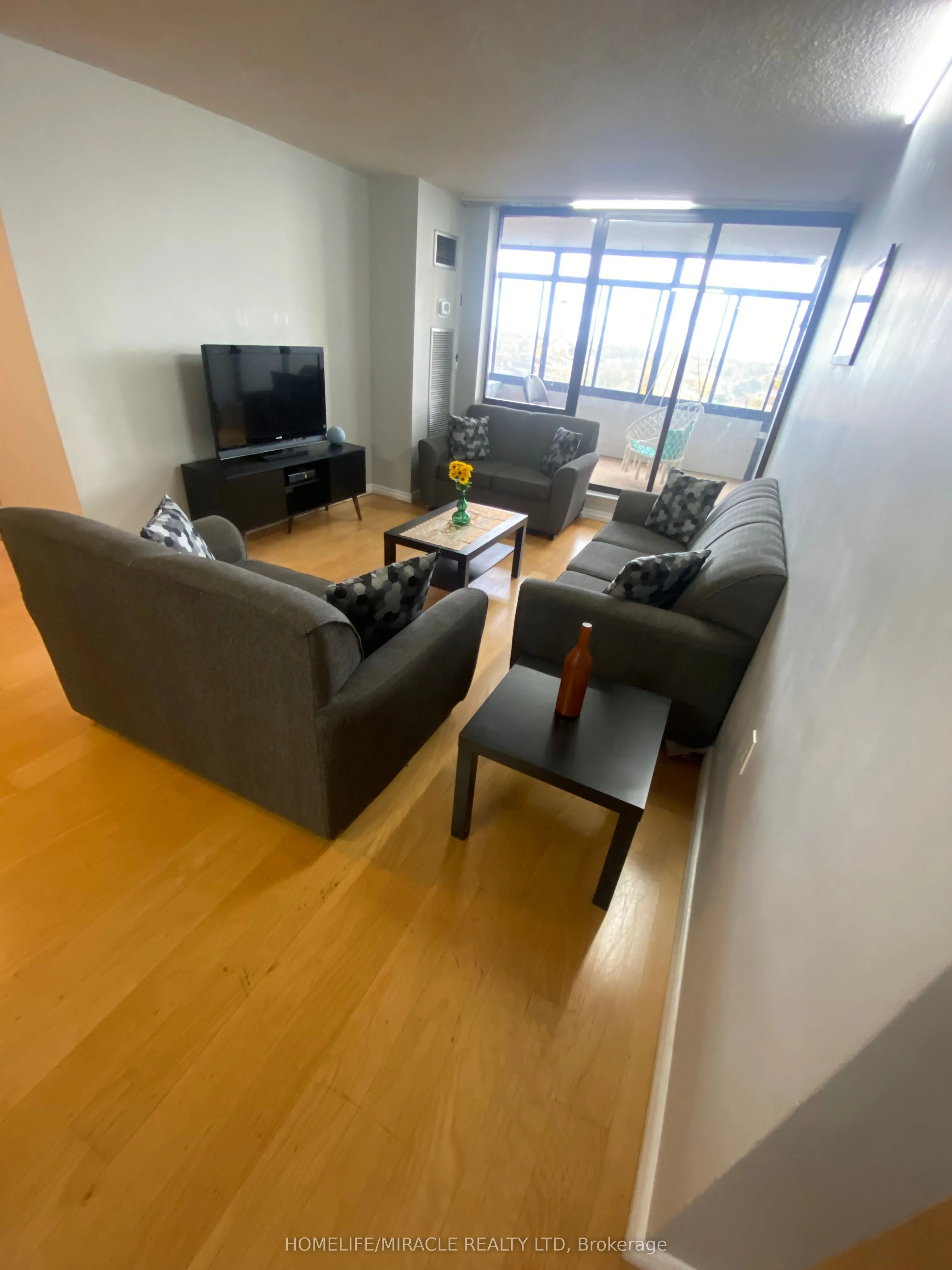 18 Knightsbridge Road, #903