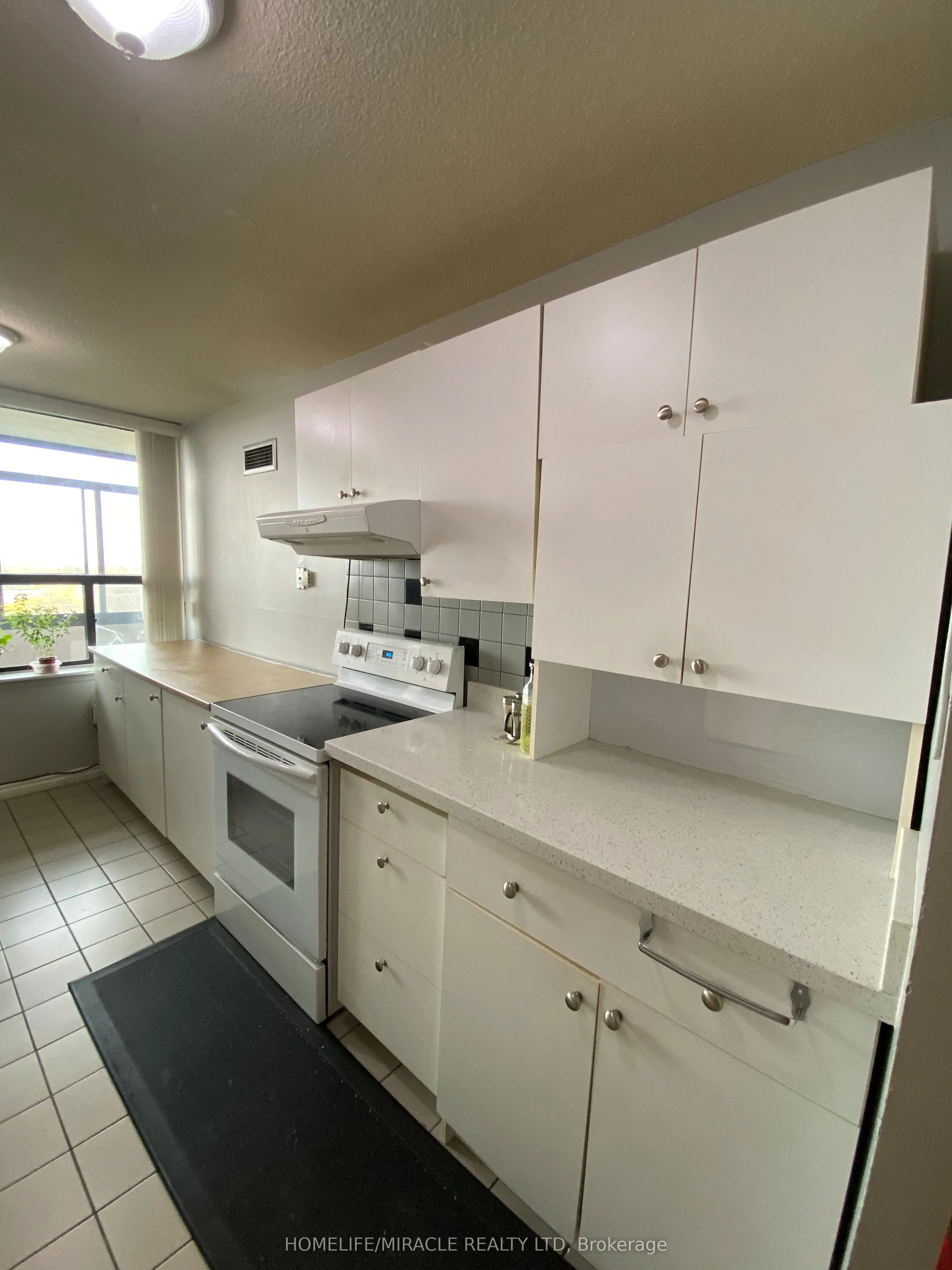 18 Knightsbridge Road, #903