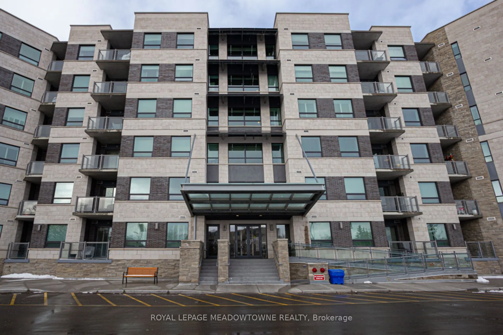 383 Main Street E, #326