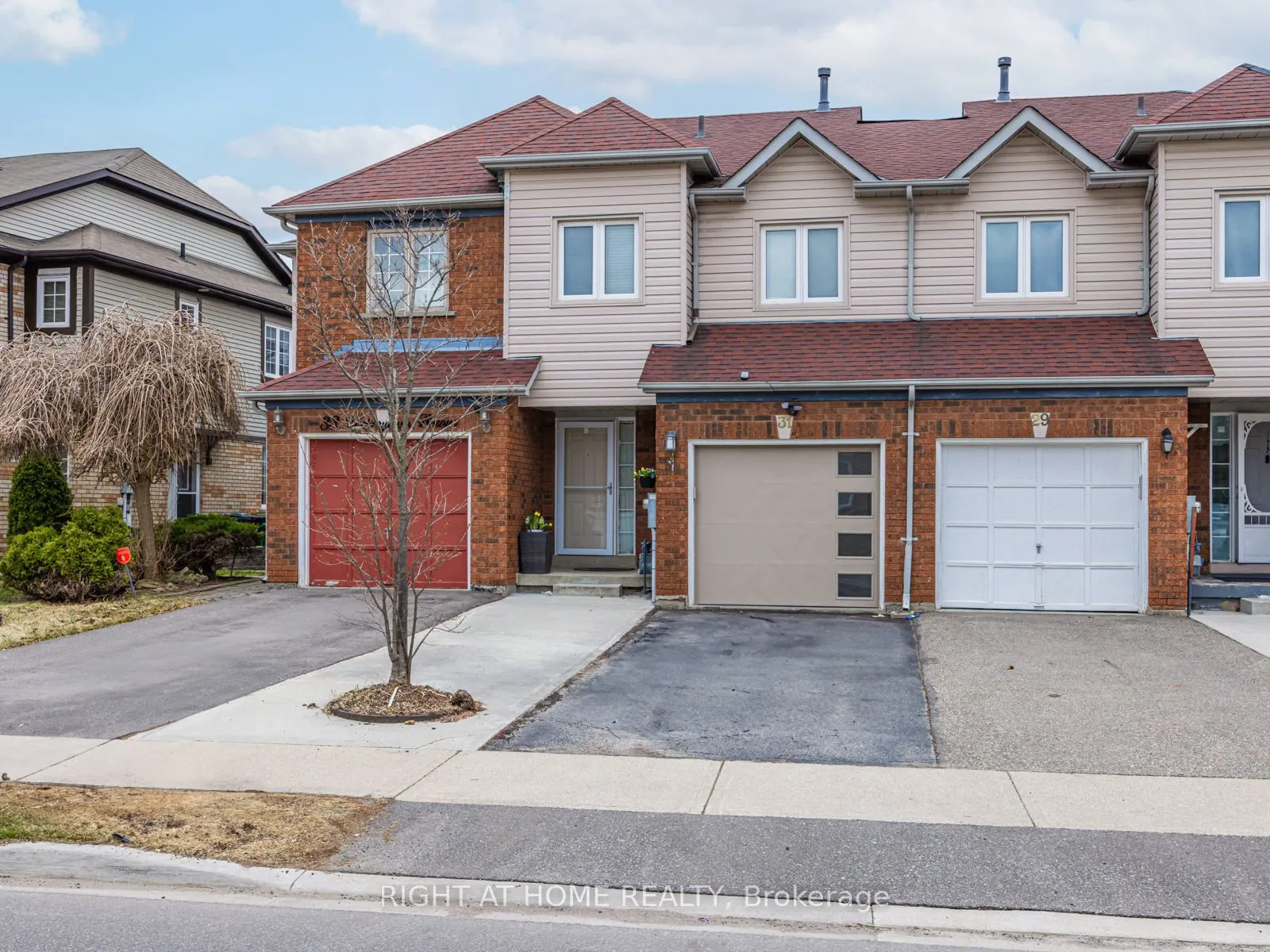 31 Hickorybush Avenue