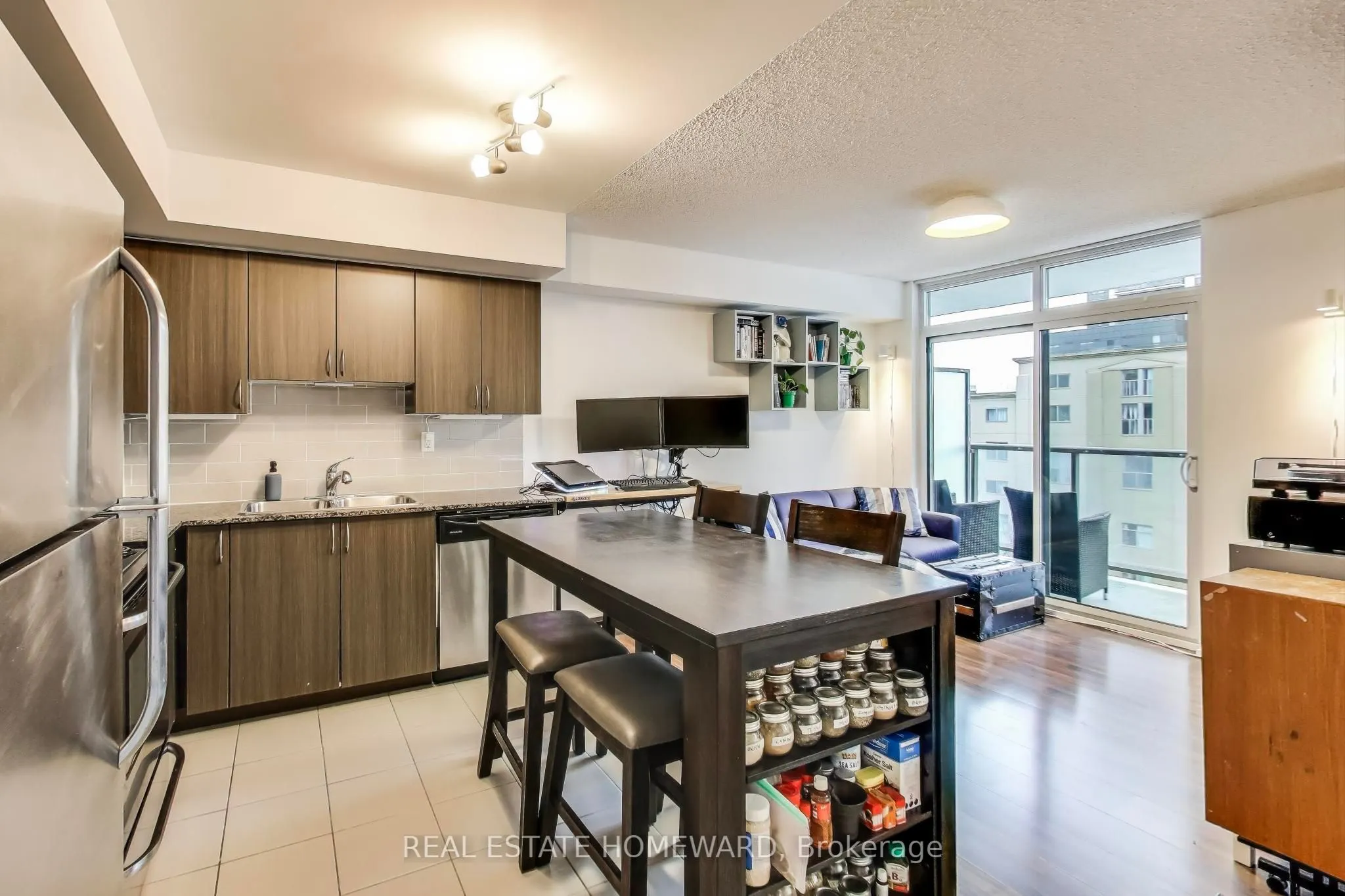 816 Lansdowne Avenue #406