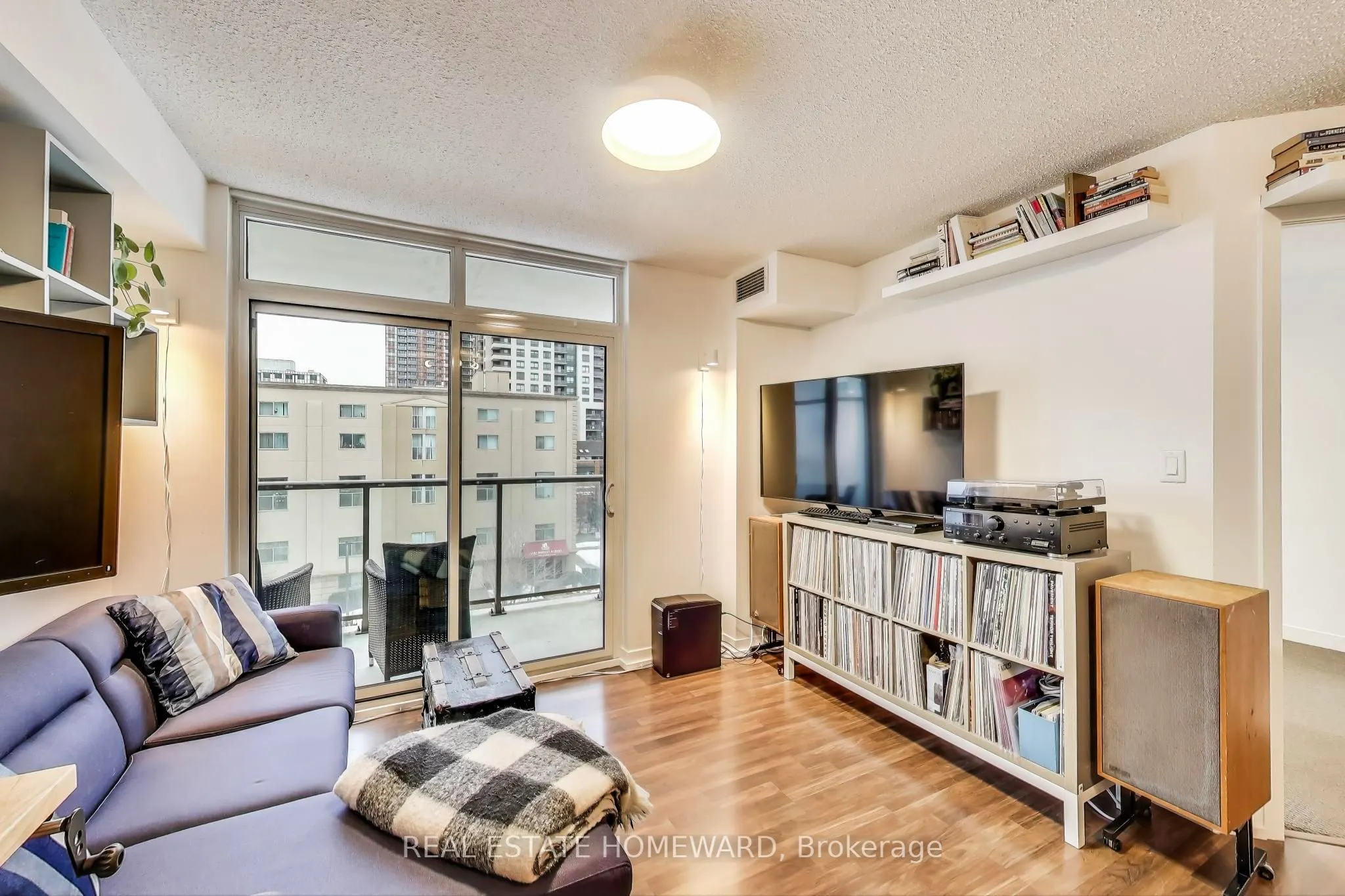 816 Lansdowne Avenue #406