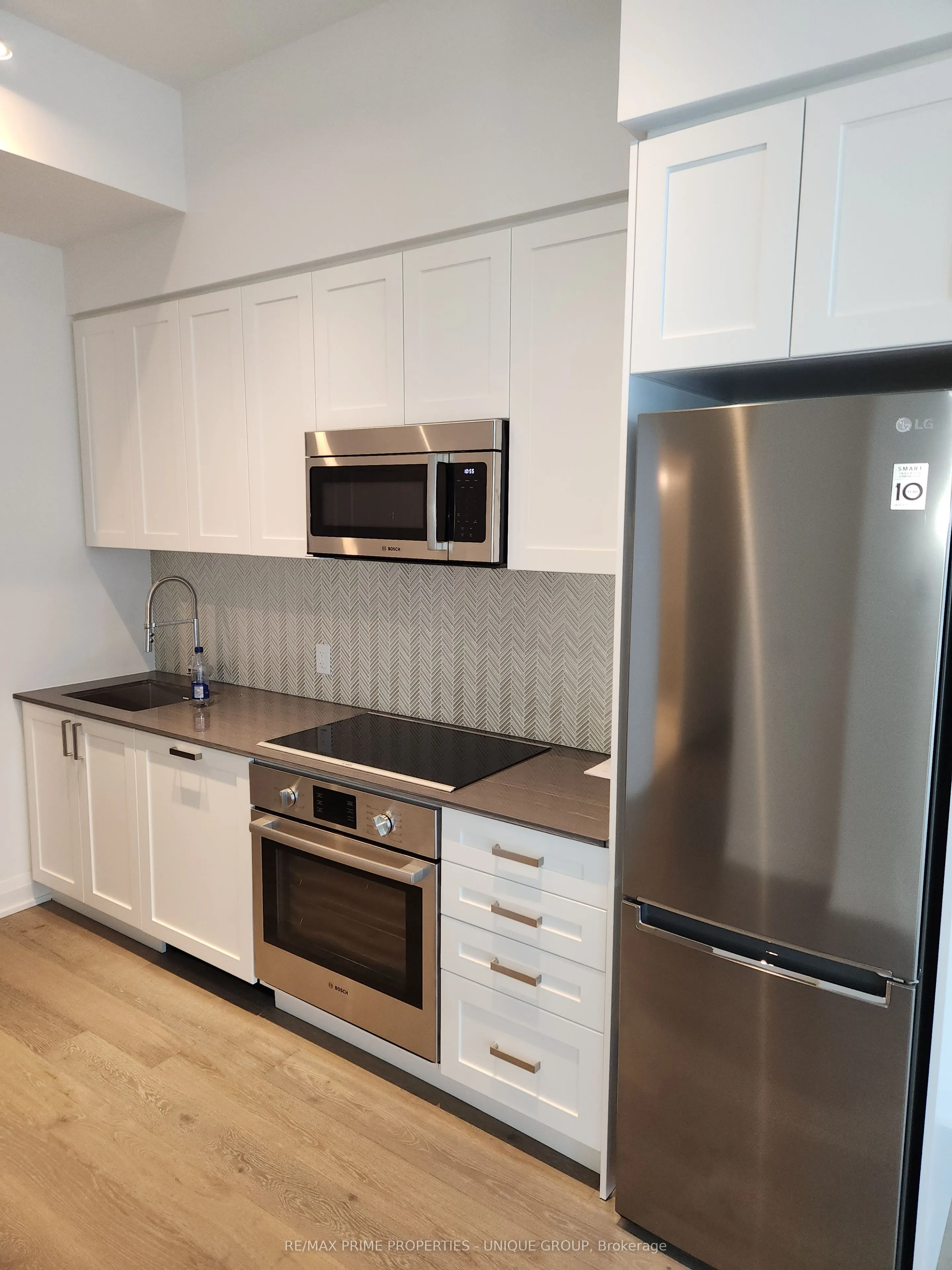 293 The Kingsway #412