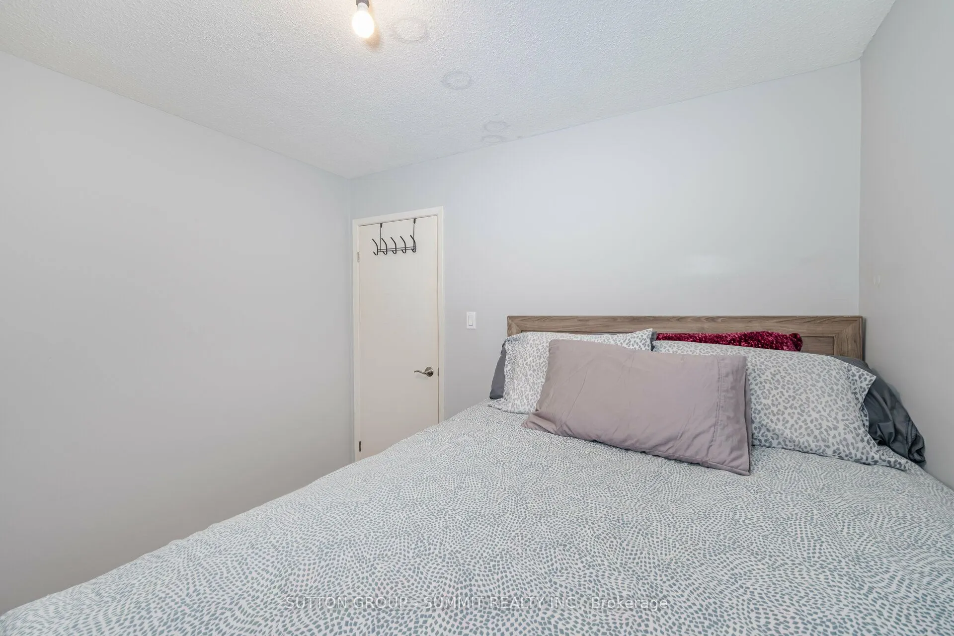 4238 Treetop Crescent