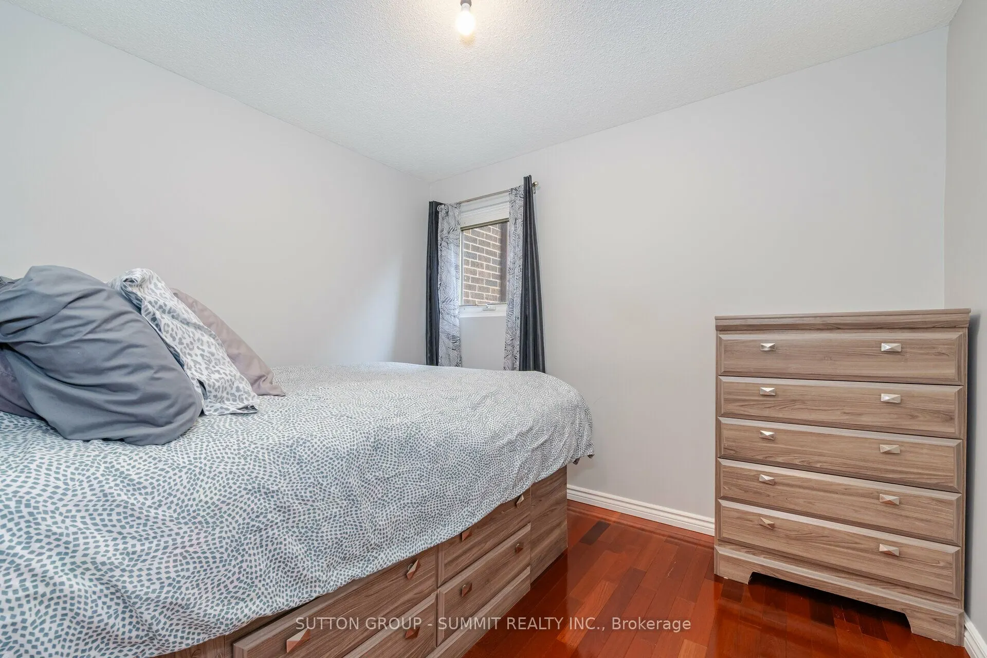 4238 Treetop Crescent