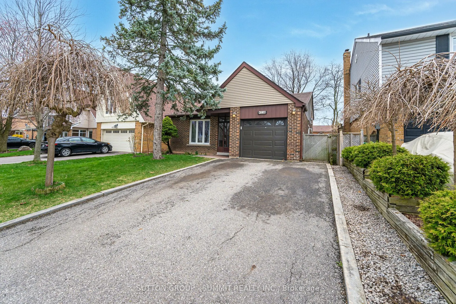 4238 Treetop Crescent